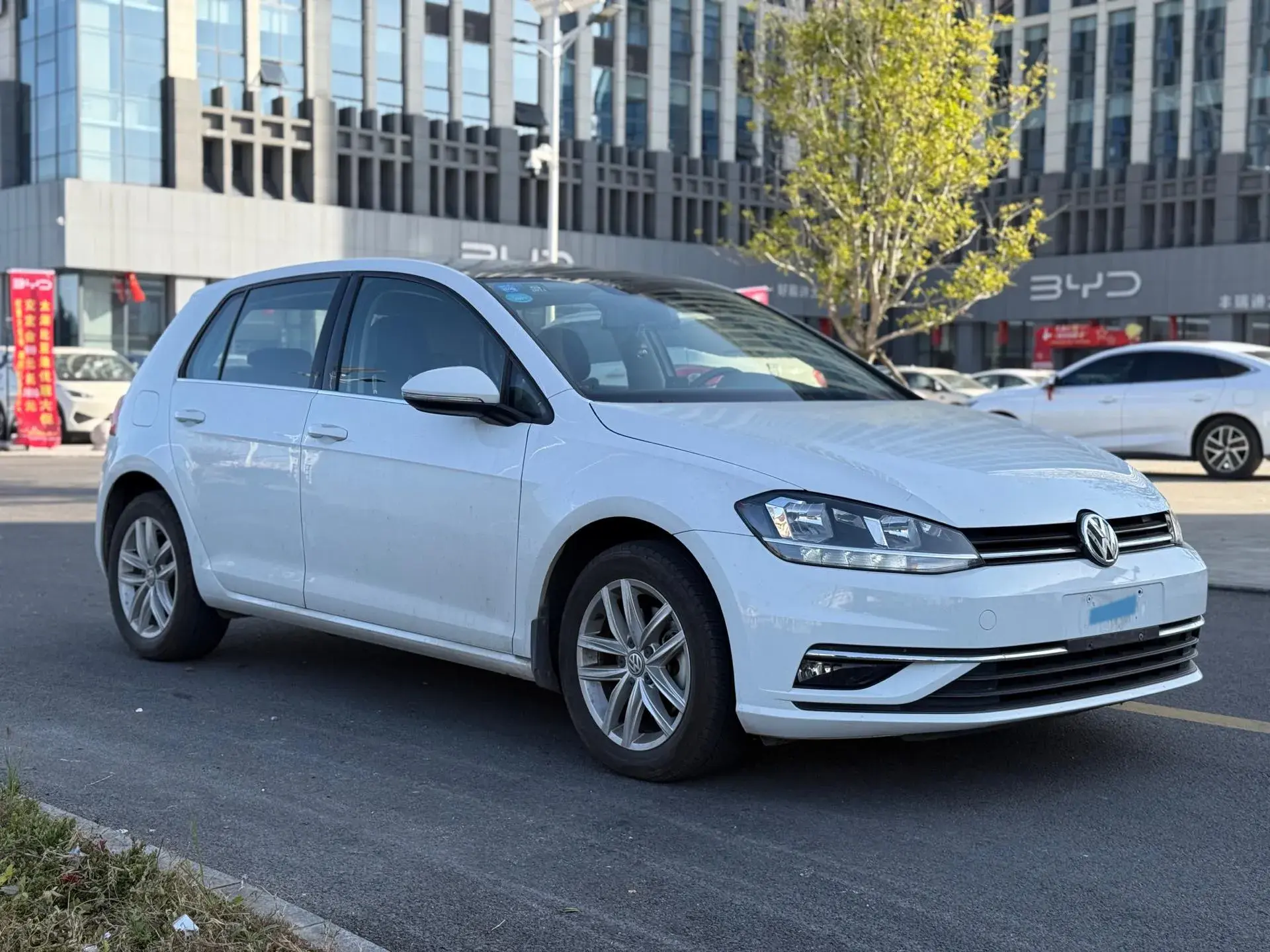 2019 VOLKSWAGEN GOLF thumbnail 3