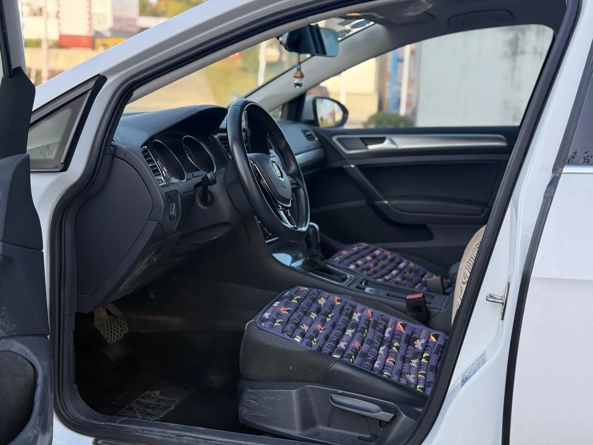 2019 VOLKSWAGEN GOLF thumbnail 4