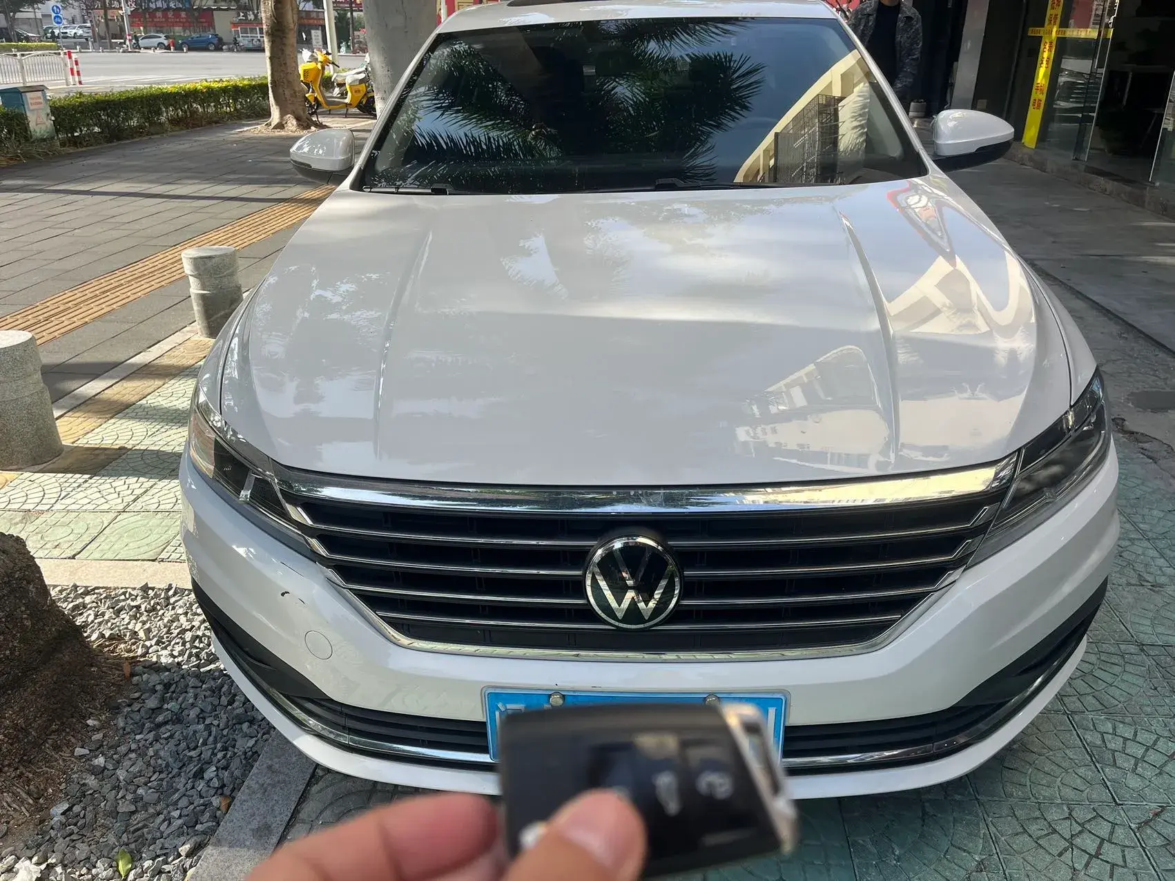 2022 VOLKSWAGEN LAVIDA thumbnail 2