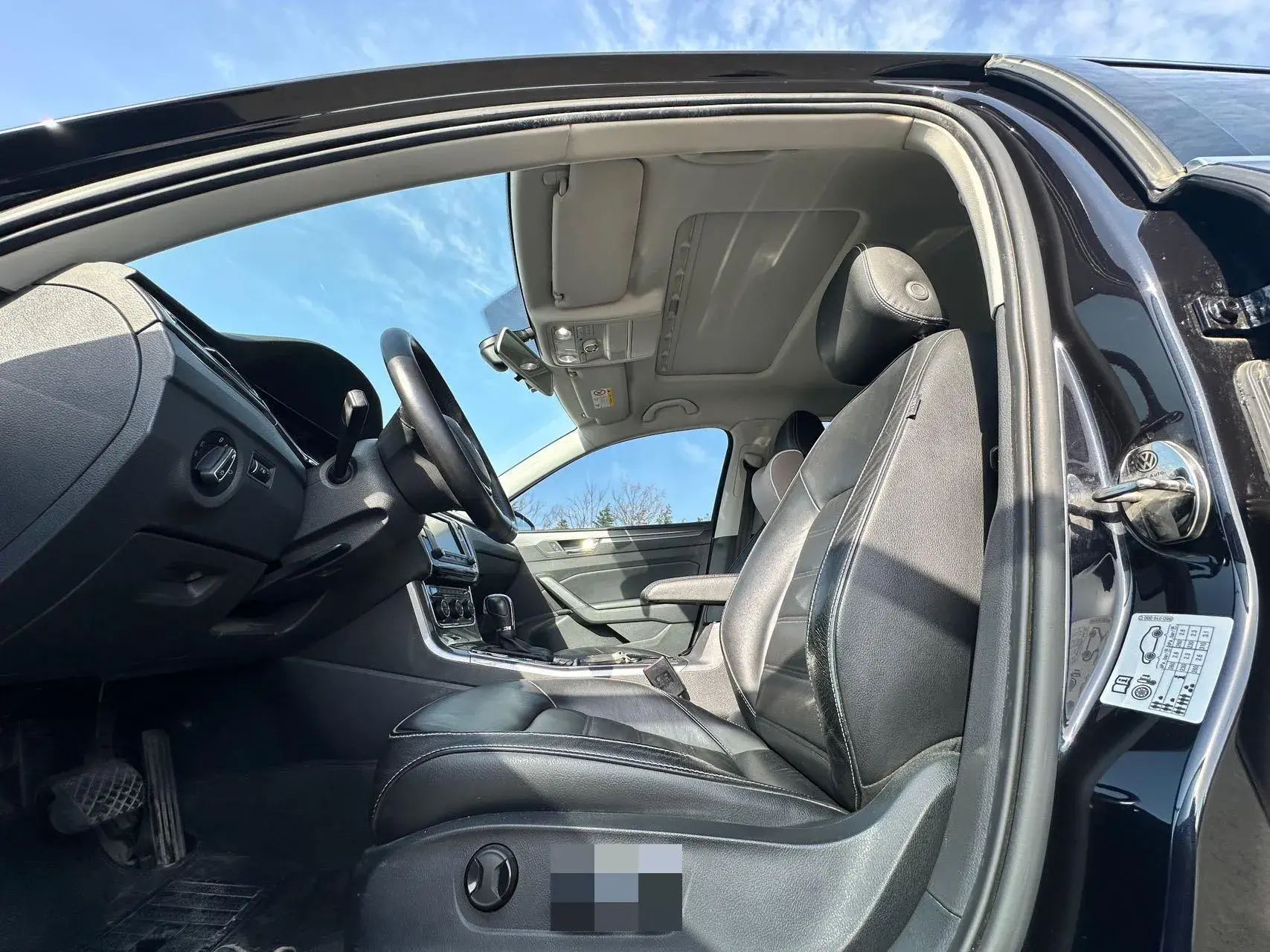 2017 VOLKSWAGEN PASSAT thumbnail 3