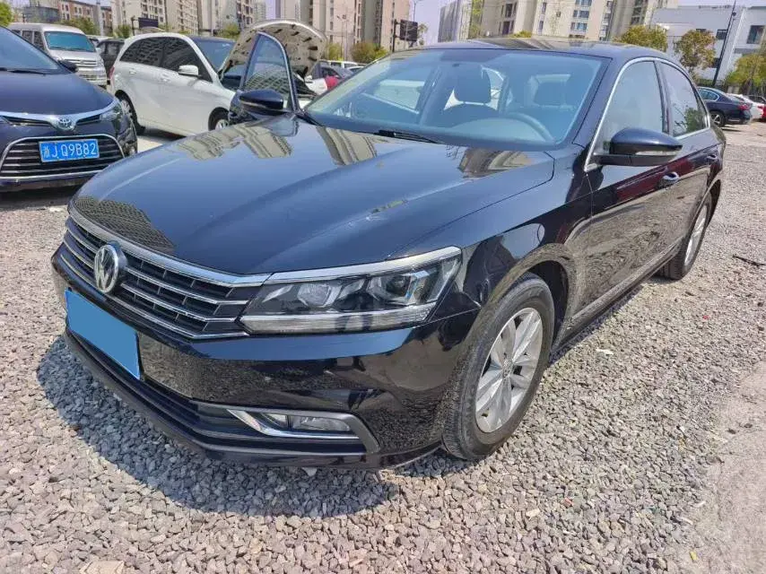 2015 VOLKSWAGEN PASSAT view 1