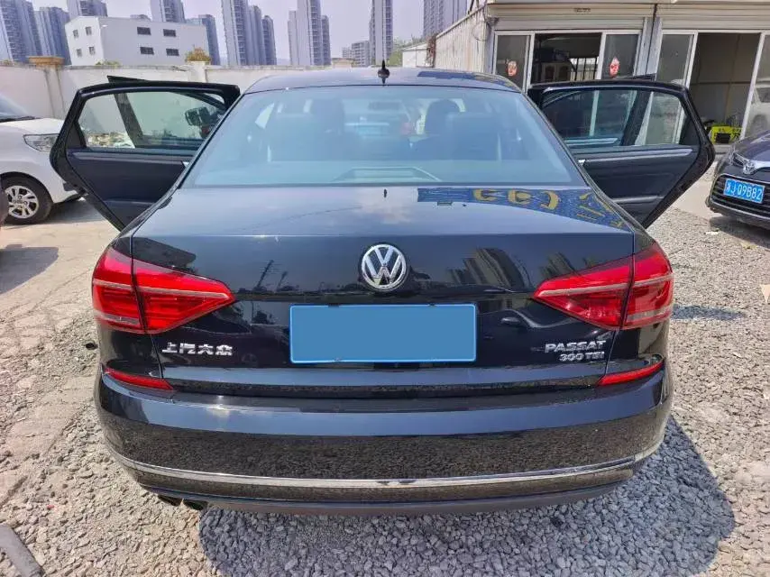 2015 VOLKSWAGEN PASSAT thumbnail 3