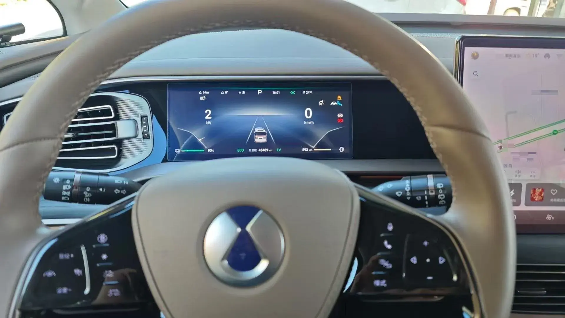 2022 DENZA D9 thumbnail 3