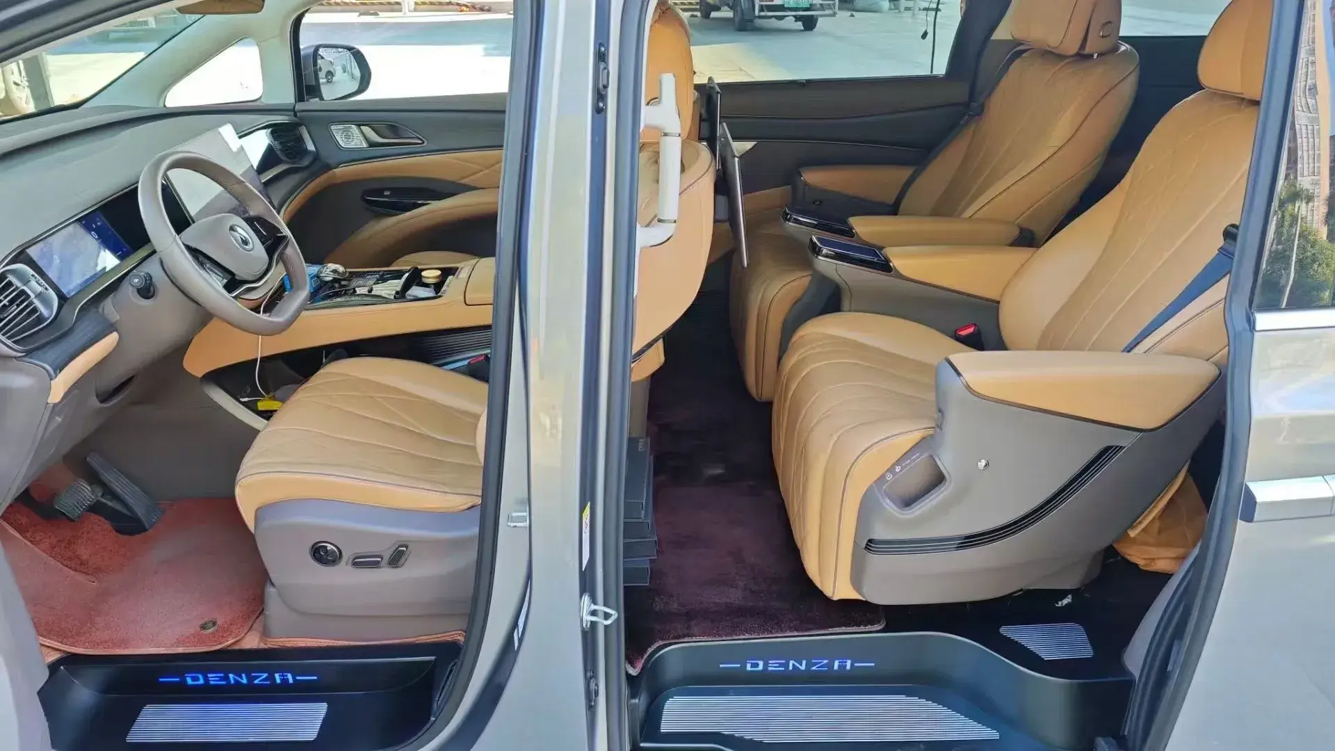2022 DENZA D9 thumbnail 4