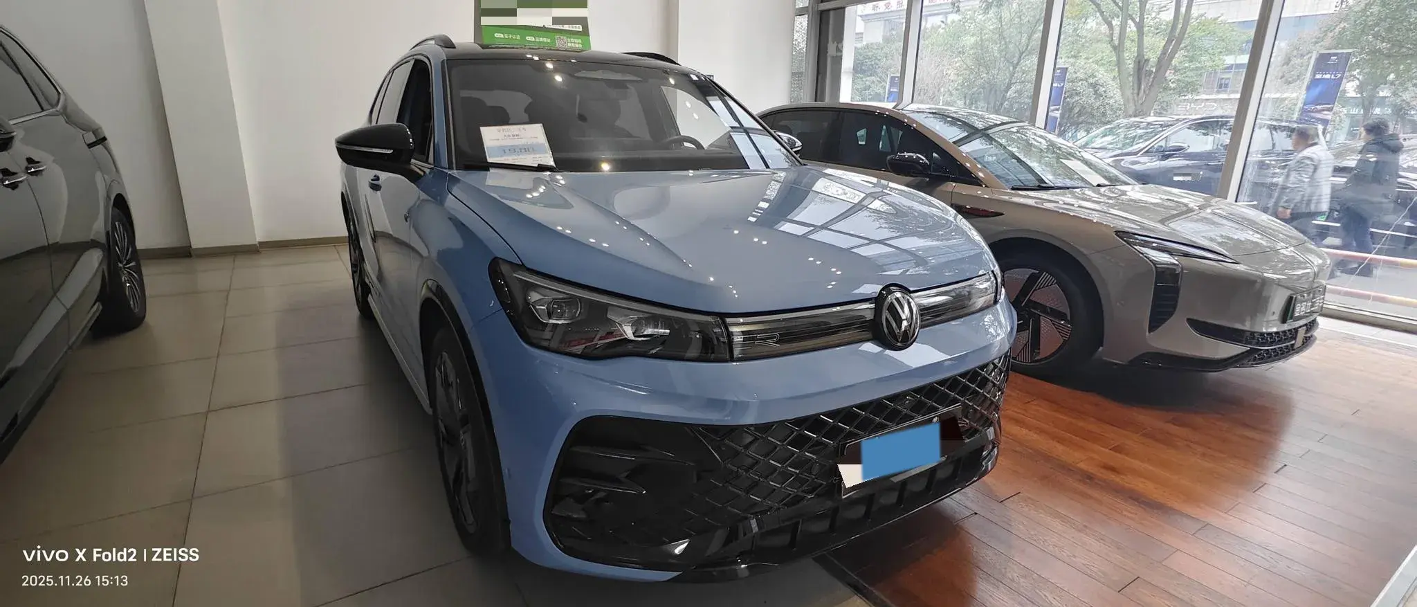 2024 VOLKSWAGEN TIGUAN thumbnail 3