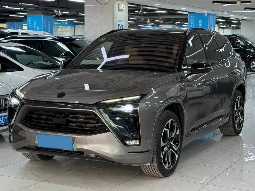 2020 NIO ES8 view 1
