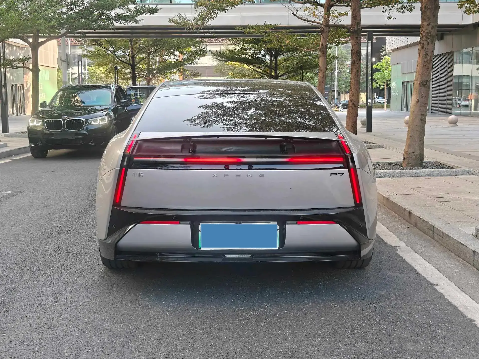 2025 XPENG P7 thumbnail 3