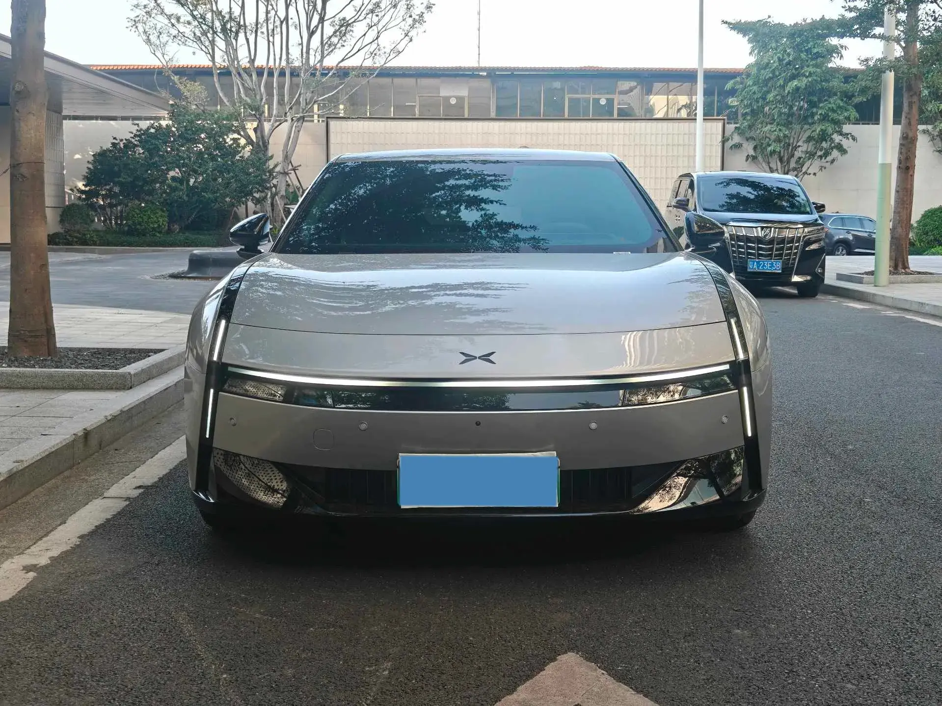 2025 XPENG P7 thumbnail 2