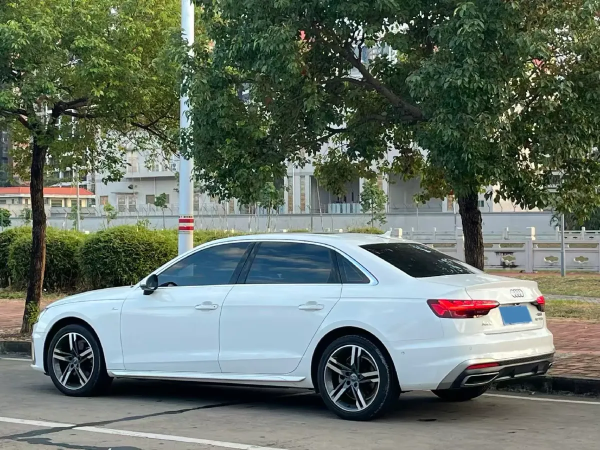 2020 Audi A4L 2.0T 190HP L4 7DCT,autocango,china used car exporter,china ev exporter,chinese used car exporter,chinese used ev exporter