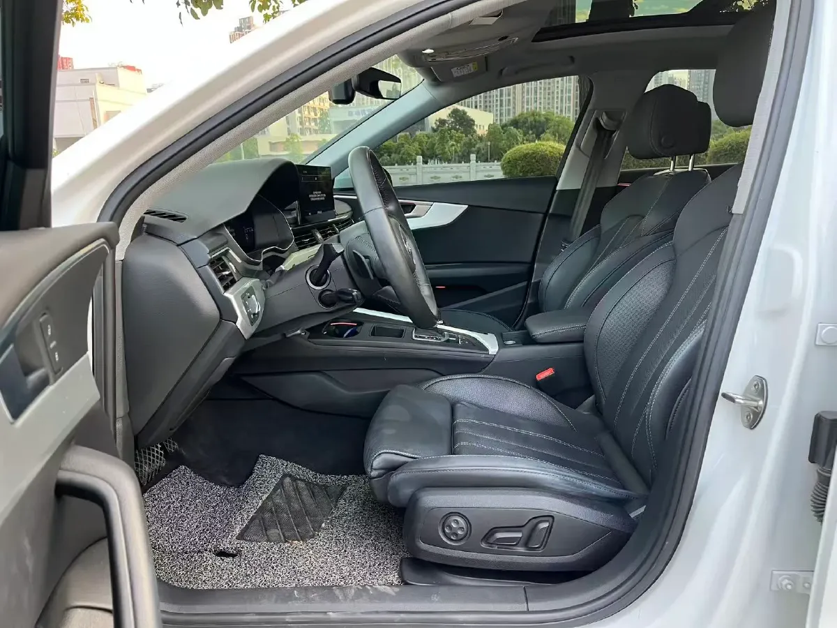 2020 Audi A4L 2.0T 190HP L4 7DCT,autocango,china used car exporter,china ev exporter,chinese used car exporter,chinese used ev exporter