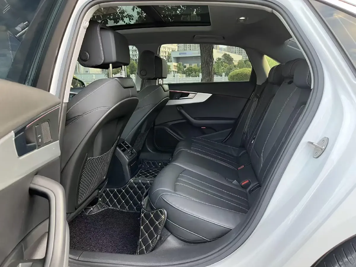 2020 Audi A4L 2.0T 190HP L4 7DCT,autocango,china used car exporter,china ev exporter,chinese used car exporter,chinese used ev exporter