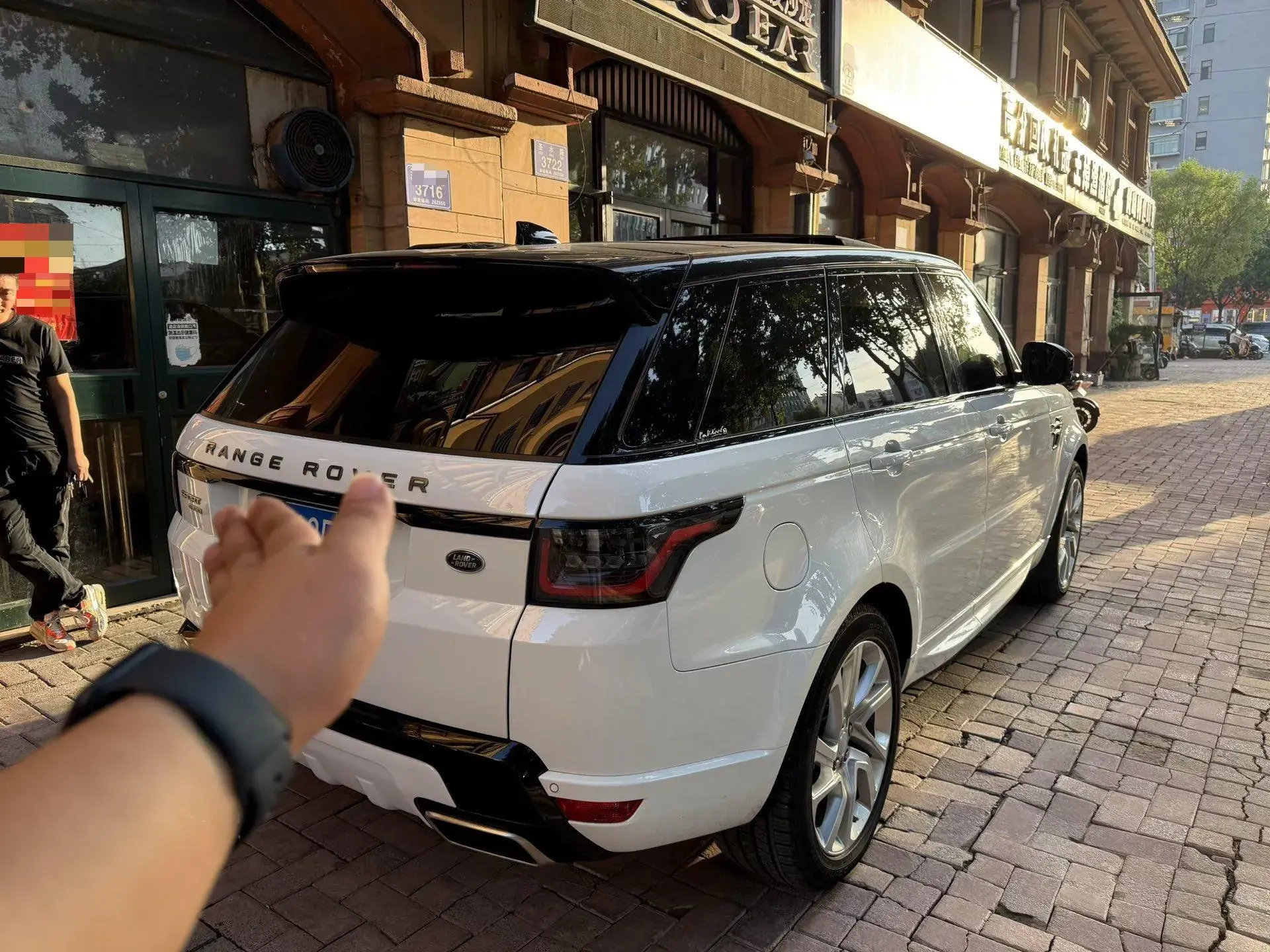 2019 LAND ROVER thumbnail 4