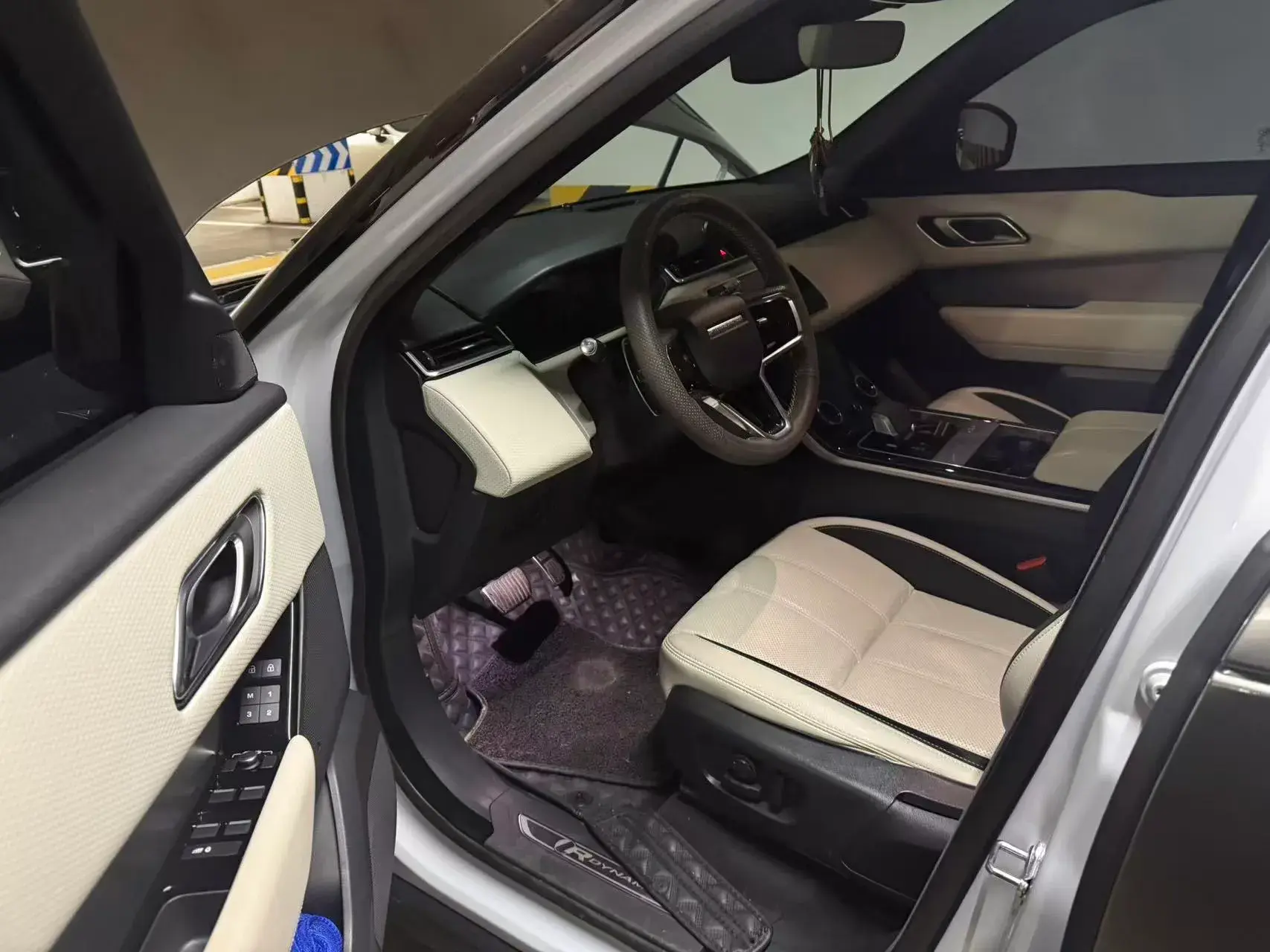 2021 LAND ROVER thumbnail 3