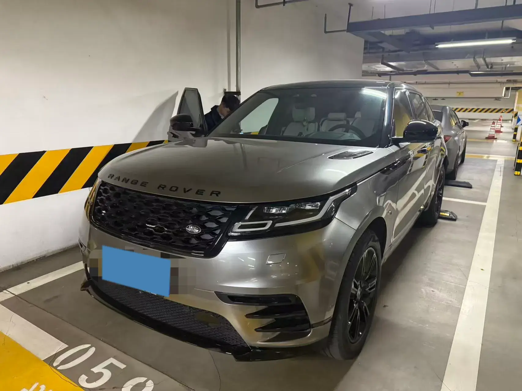 2021 LAND ROVER view 1