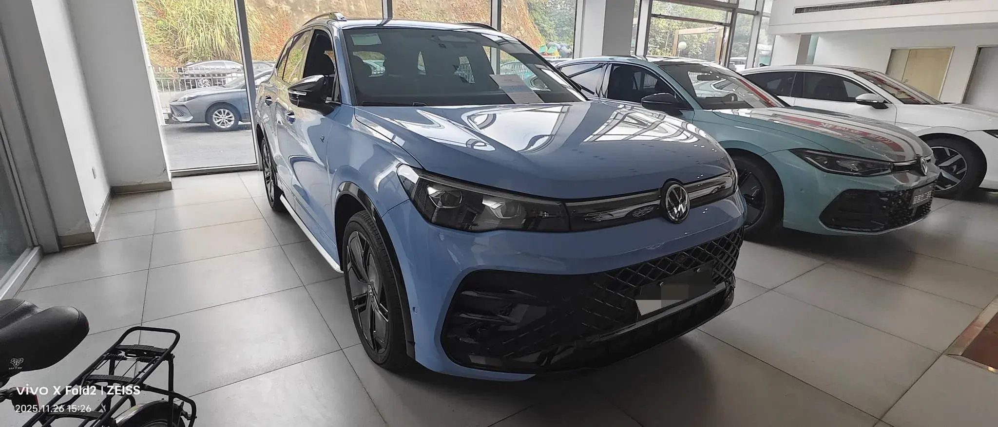 2024 VOLKSWAGEN TIGUAN thumbnail 3