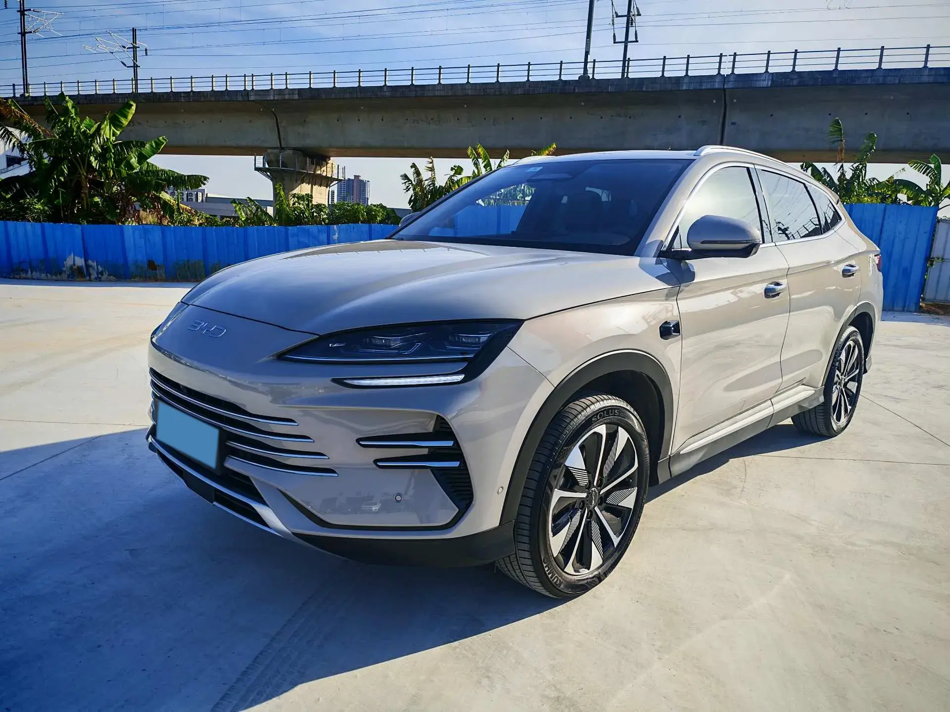 2025 BYD SONG view 1