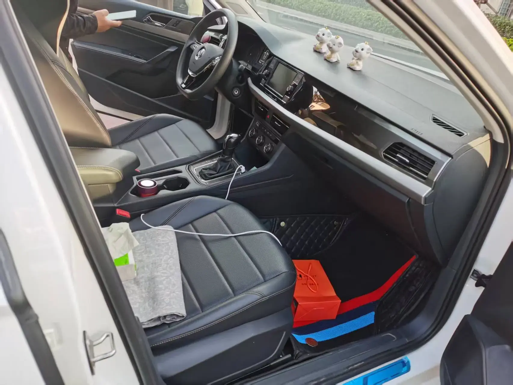 2018 VOLKSWAGEN LAVIDA thumbnail 4