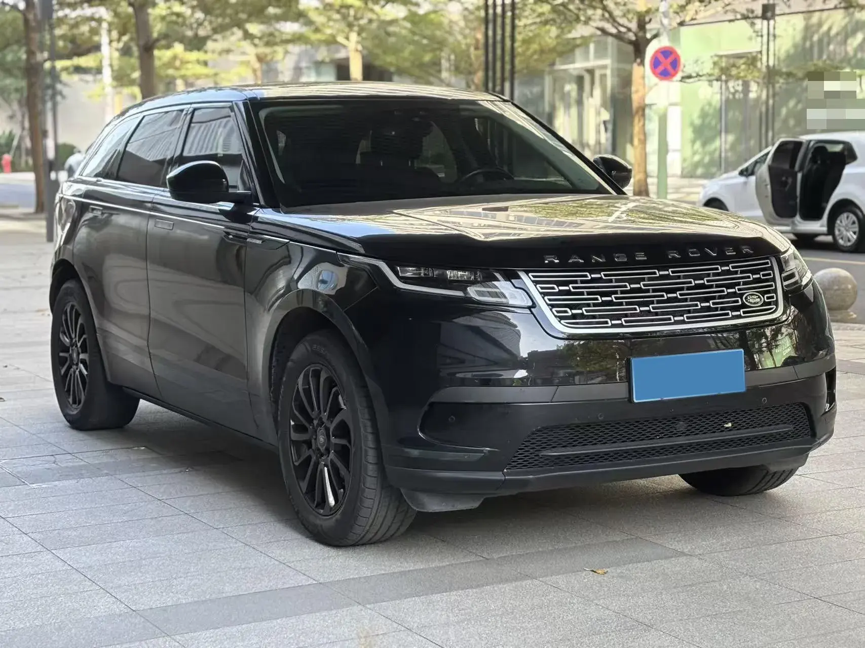 2018 LAND ROVER thumbnail 2