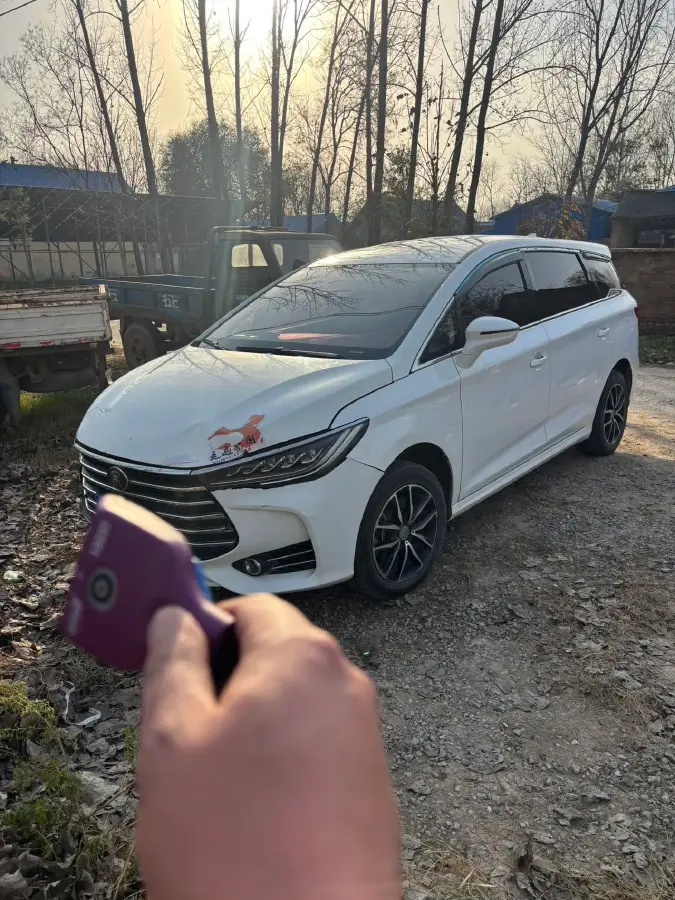 2018 BYD Song MAX 1.5T 154HP L4 6MT 2018 BYD Song MAX 1.5T 154HP L4 6MT