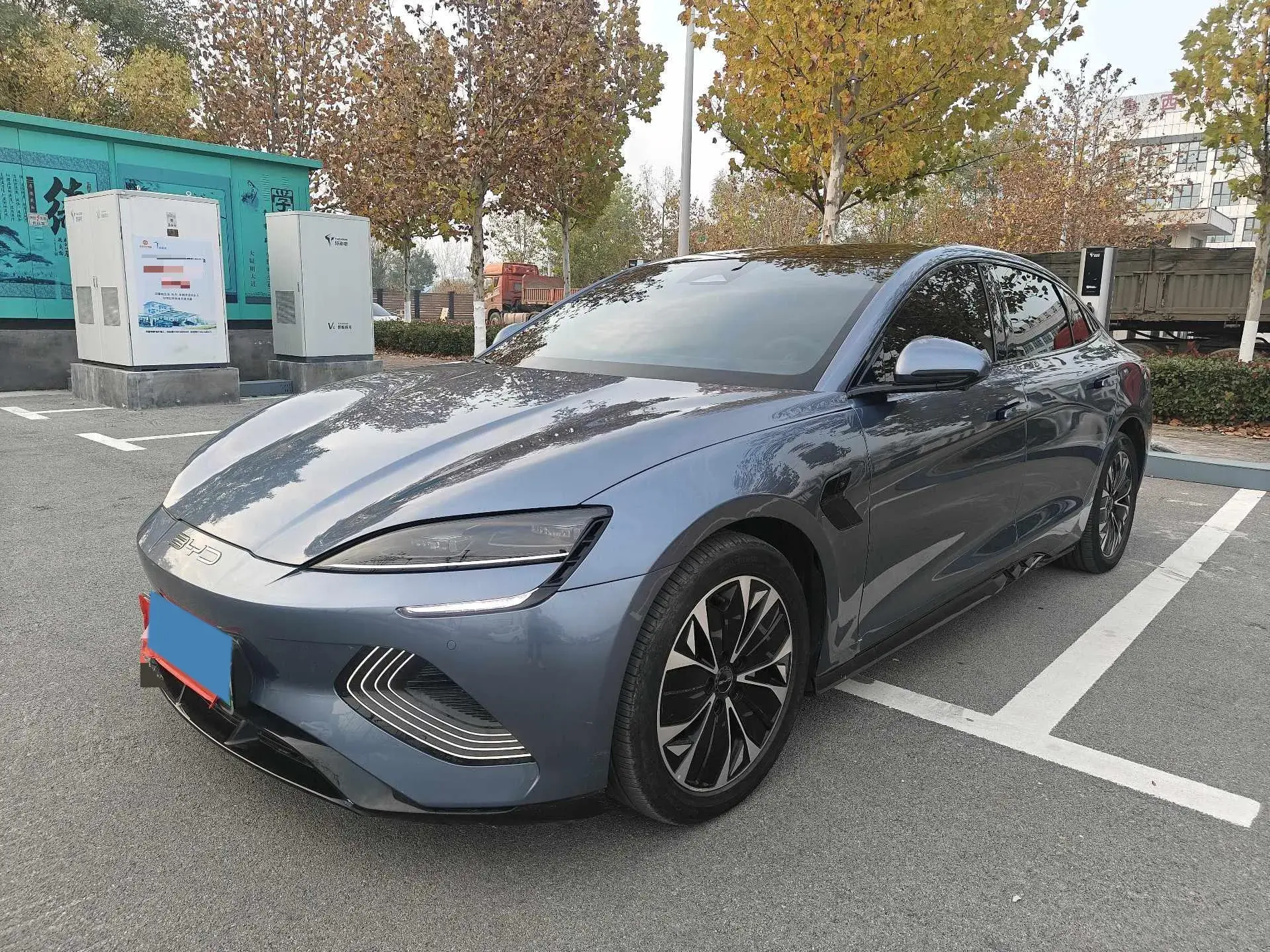 2023 BYD SEAL view 1