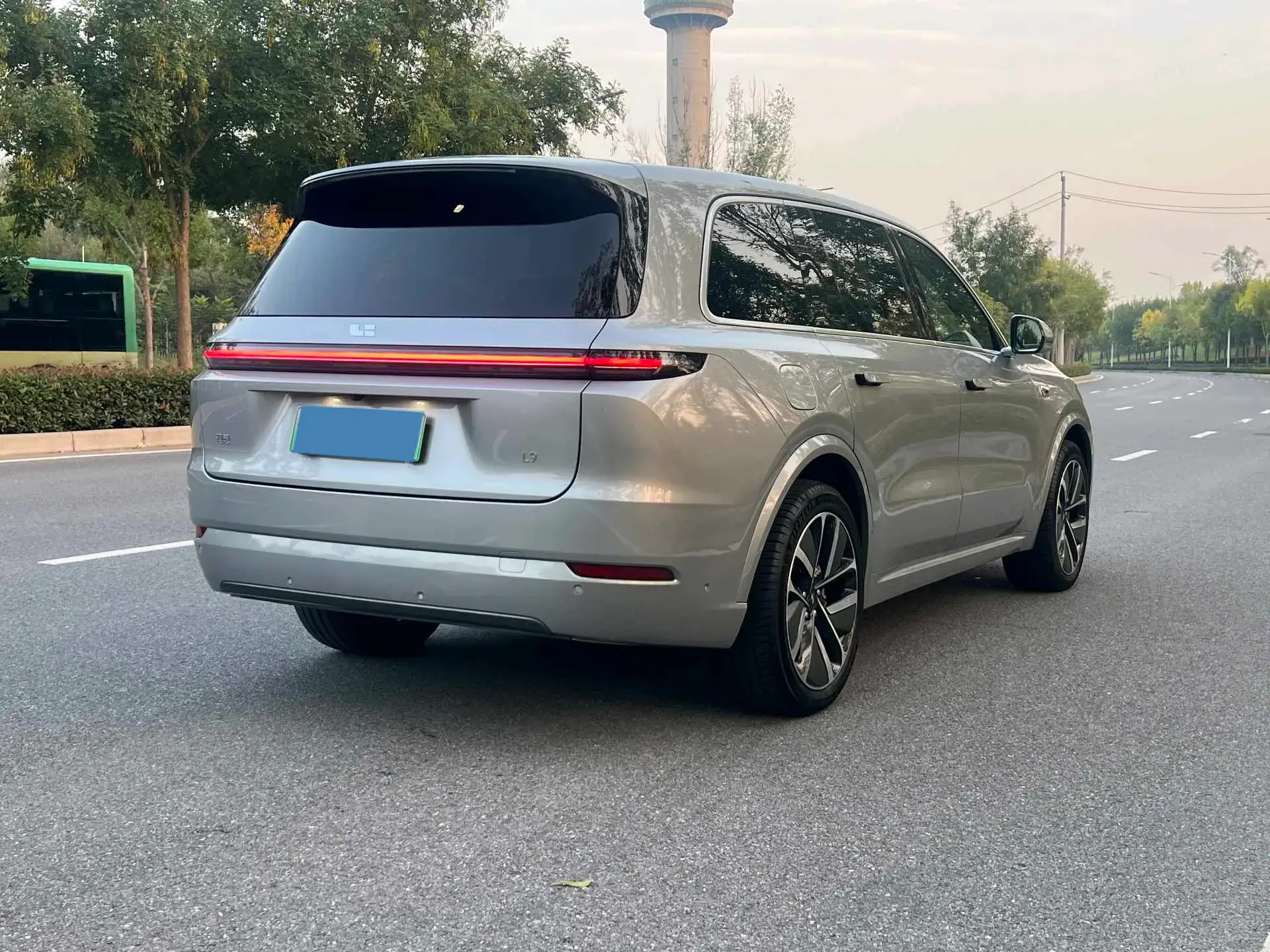 2023 LI L9 thumbnail 4