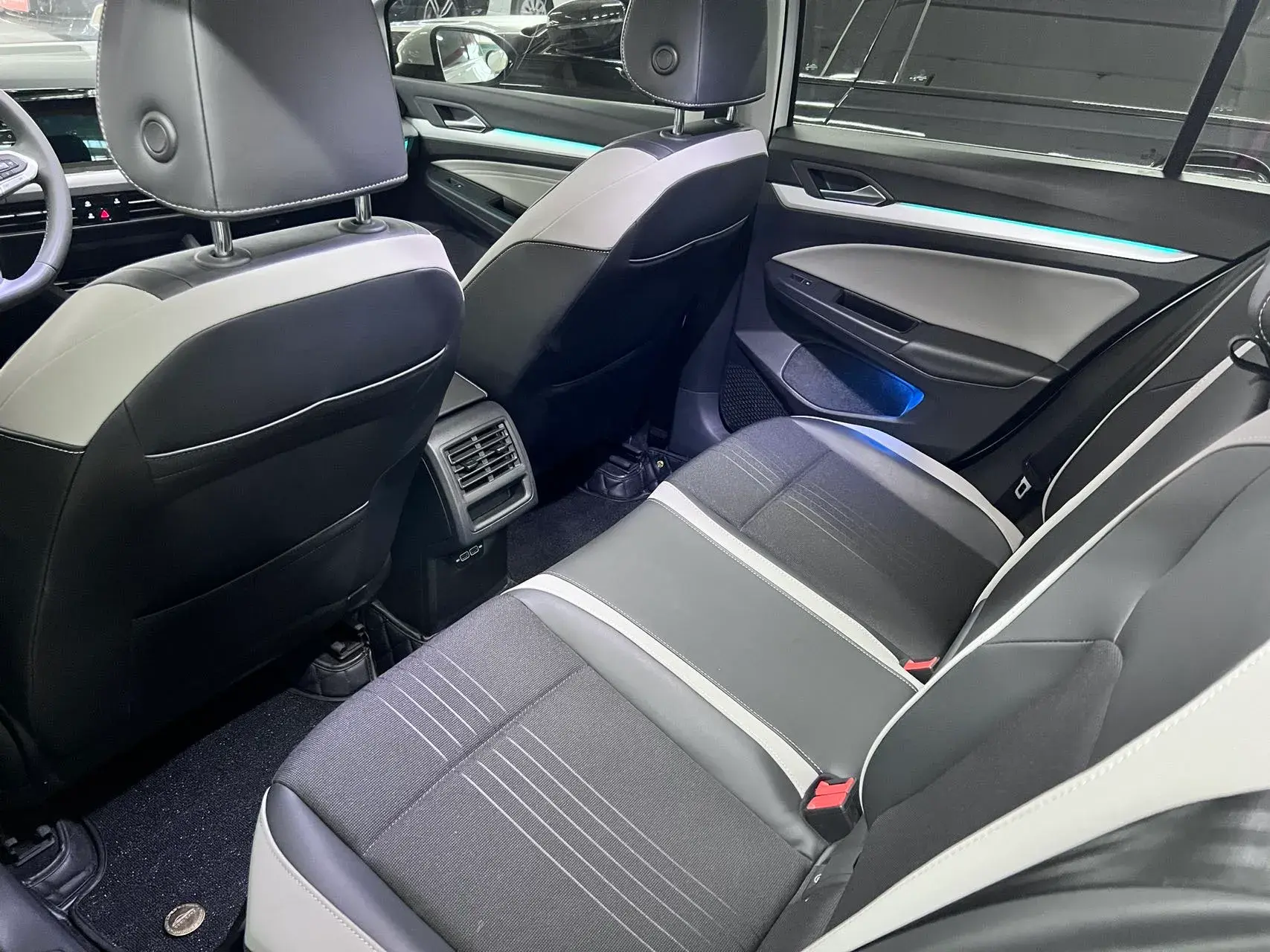 2021 VOLKSWAGEN GOLF thumbnail 4