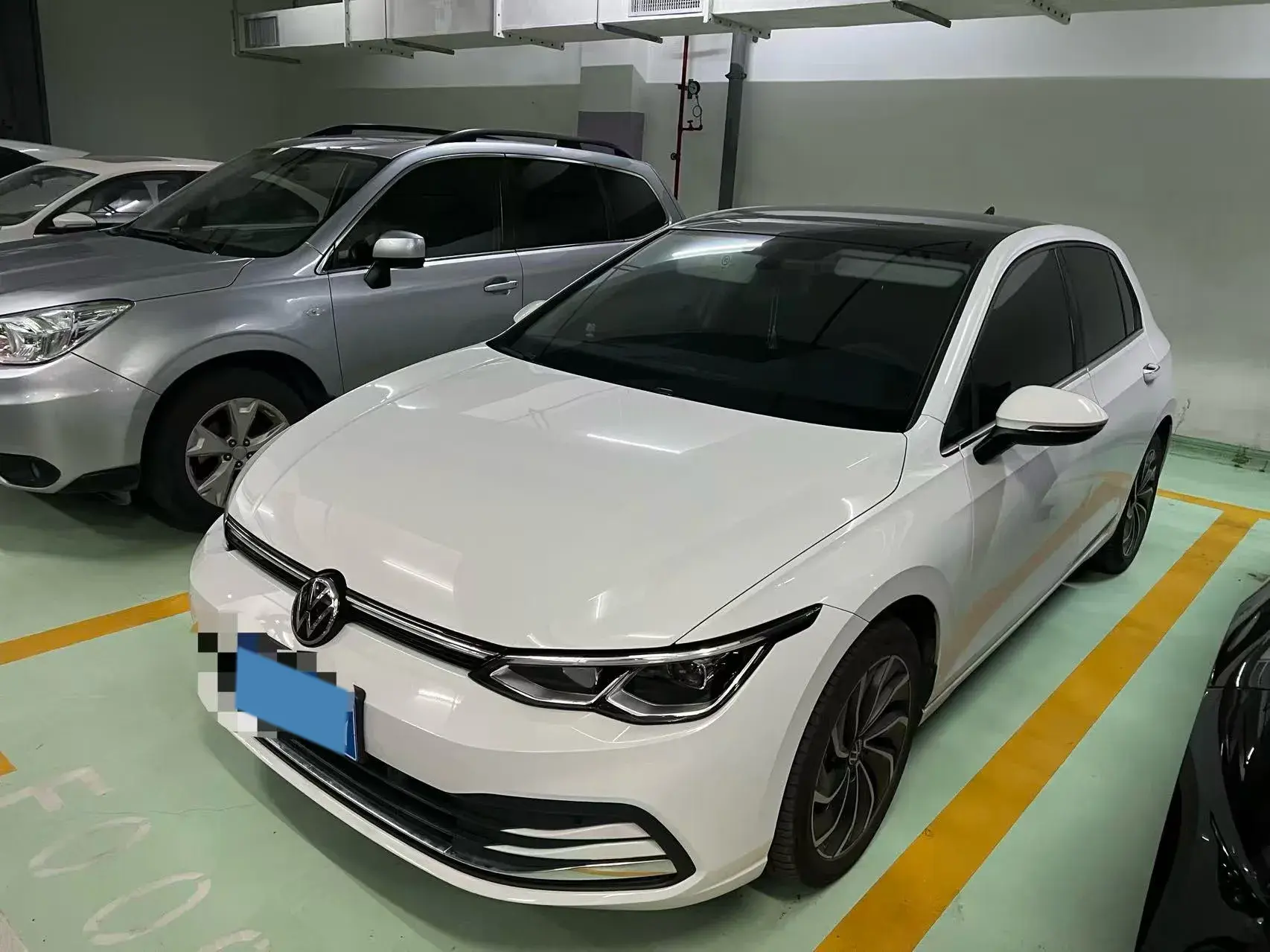 2024 VOLKSWAGEN GOLF view 1