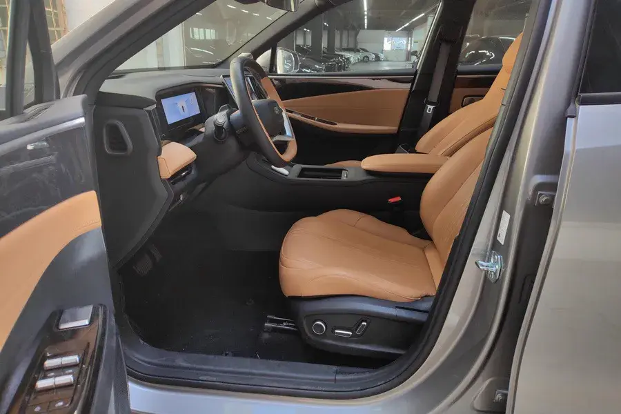 2023 GEELY GALAXY thumbnail 3