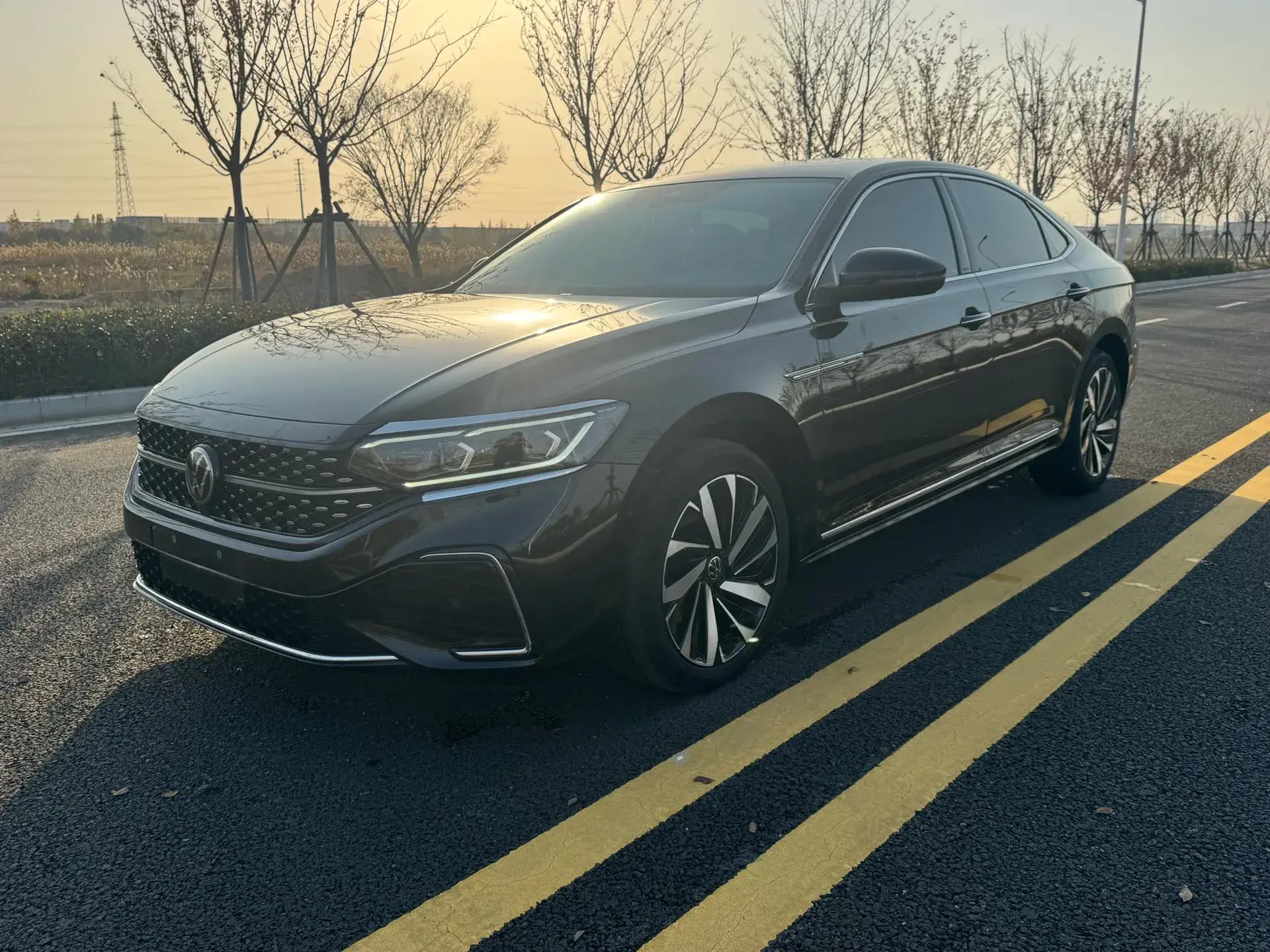 2022 VOLKSWAGEN PASSAT view 1