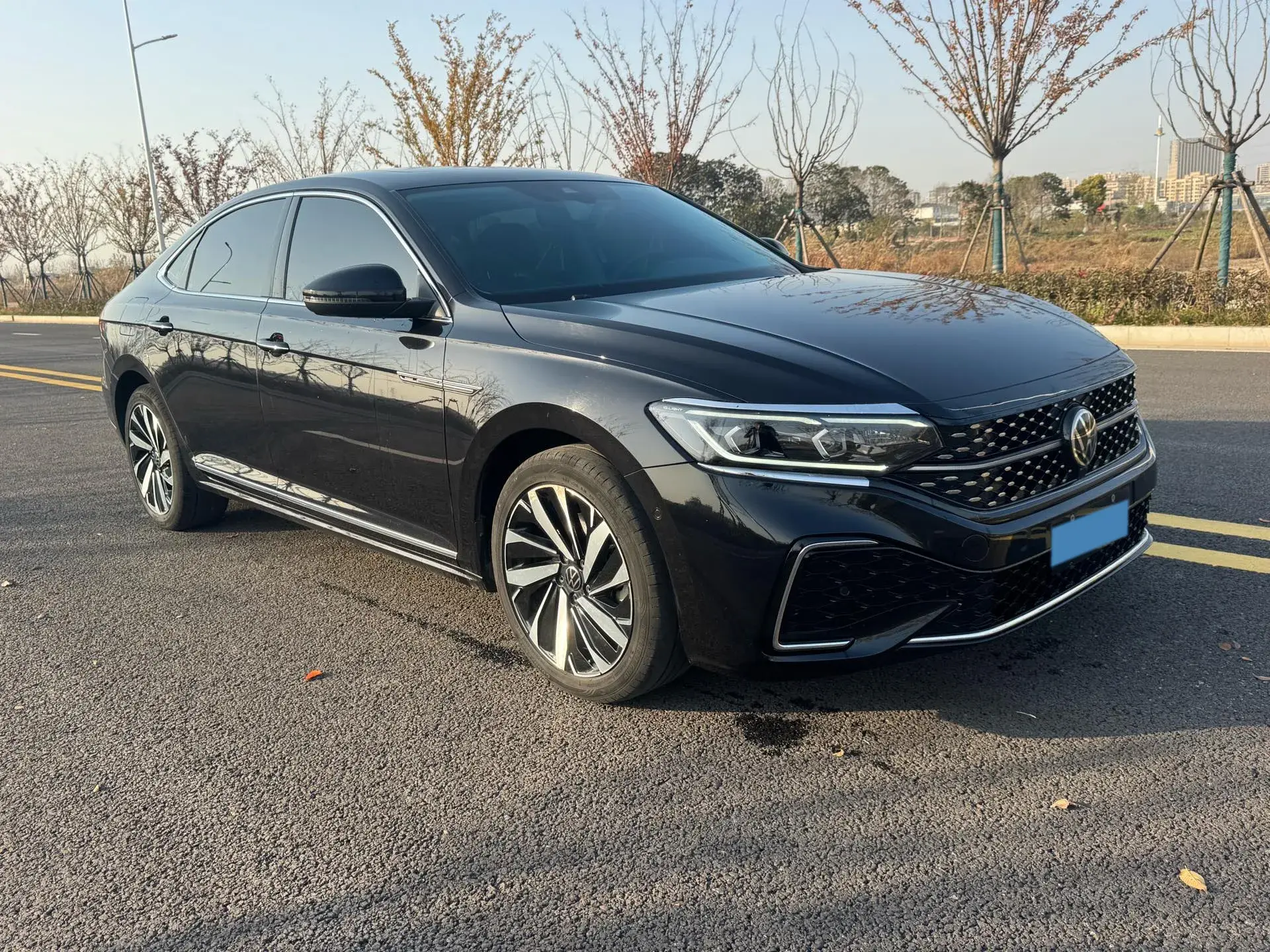 2022 VOLKSWAGEN PASSAT thumbnail 3