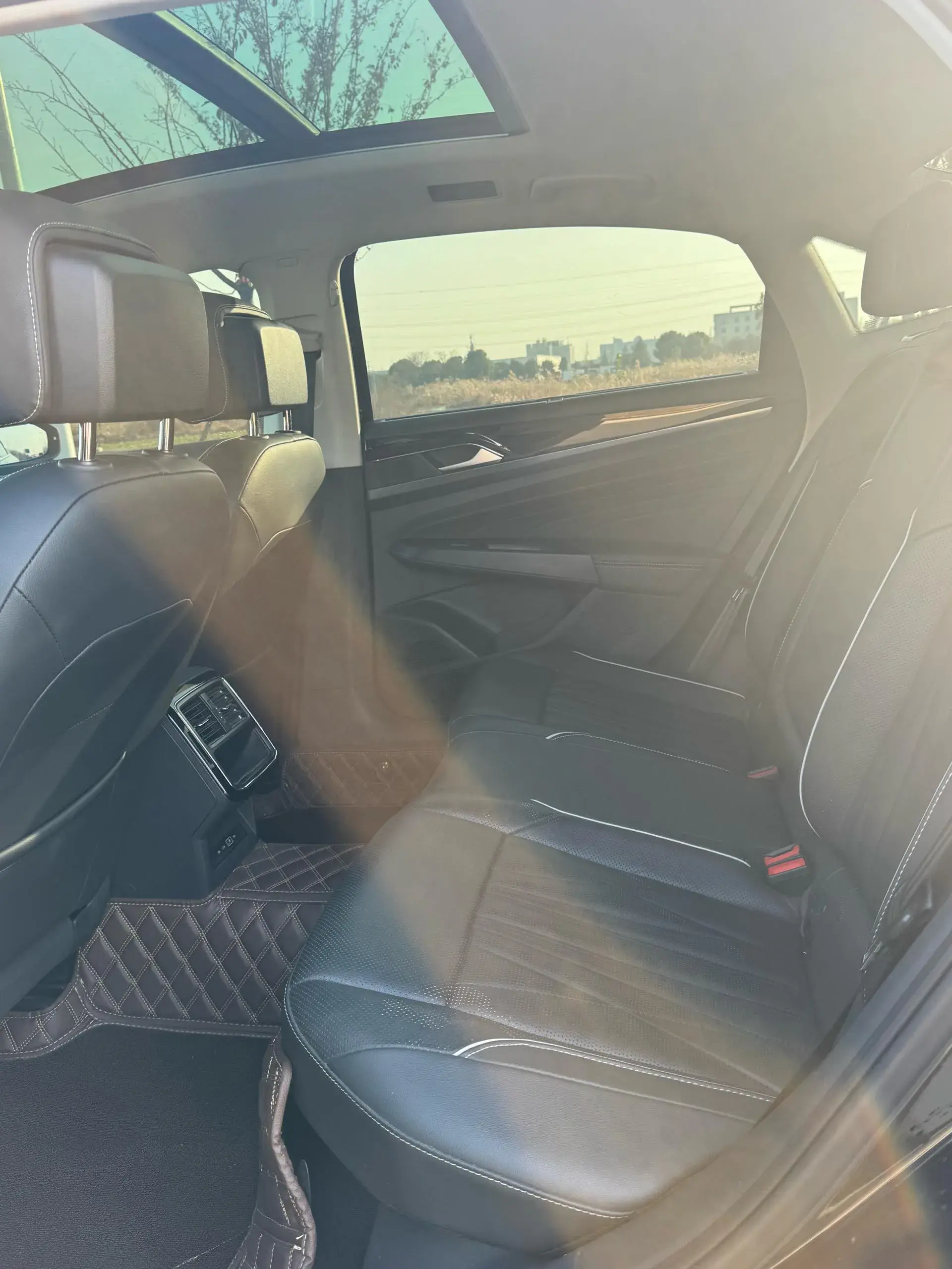 2022 VOLKSWAGEN PASSAT thumbnail 4