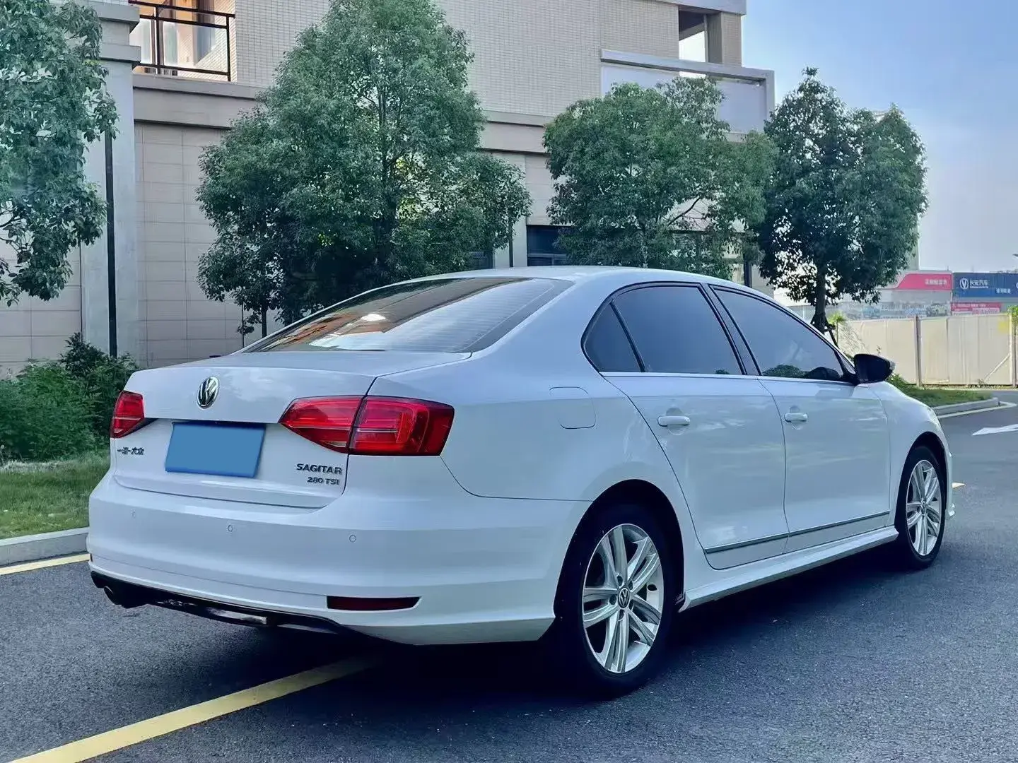 2018 VOLKSWAGEN SAGITAR thumbnail 2