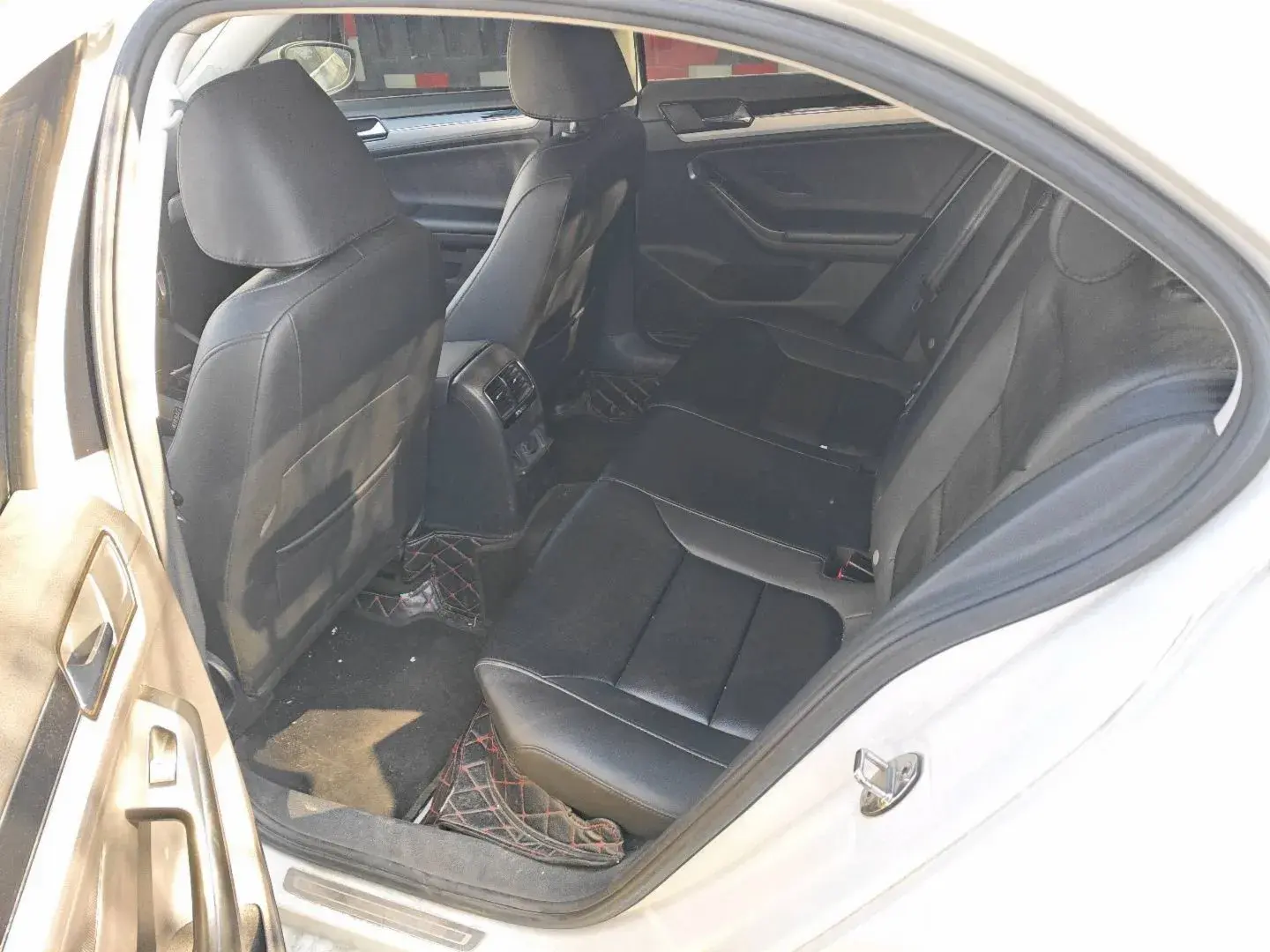 2018 VOLKSWAGEN SAGITAR thumbnail 4