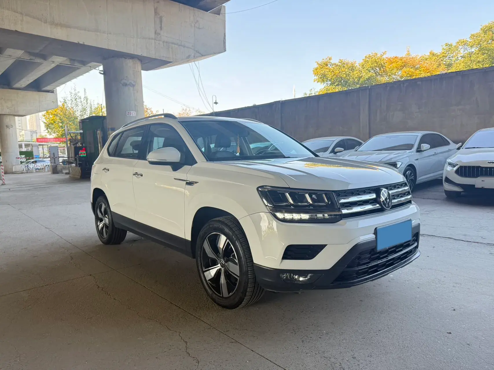 2022 VOLKSWAGEN THARU thumbnail 3