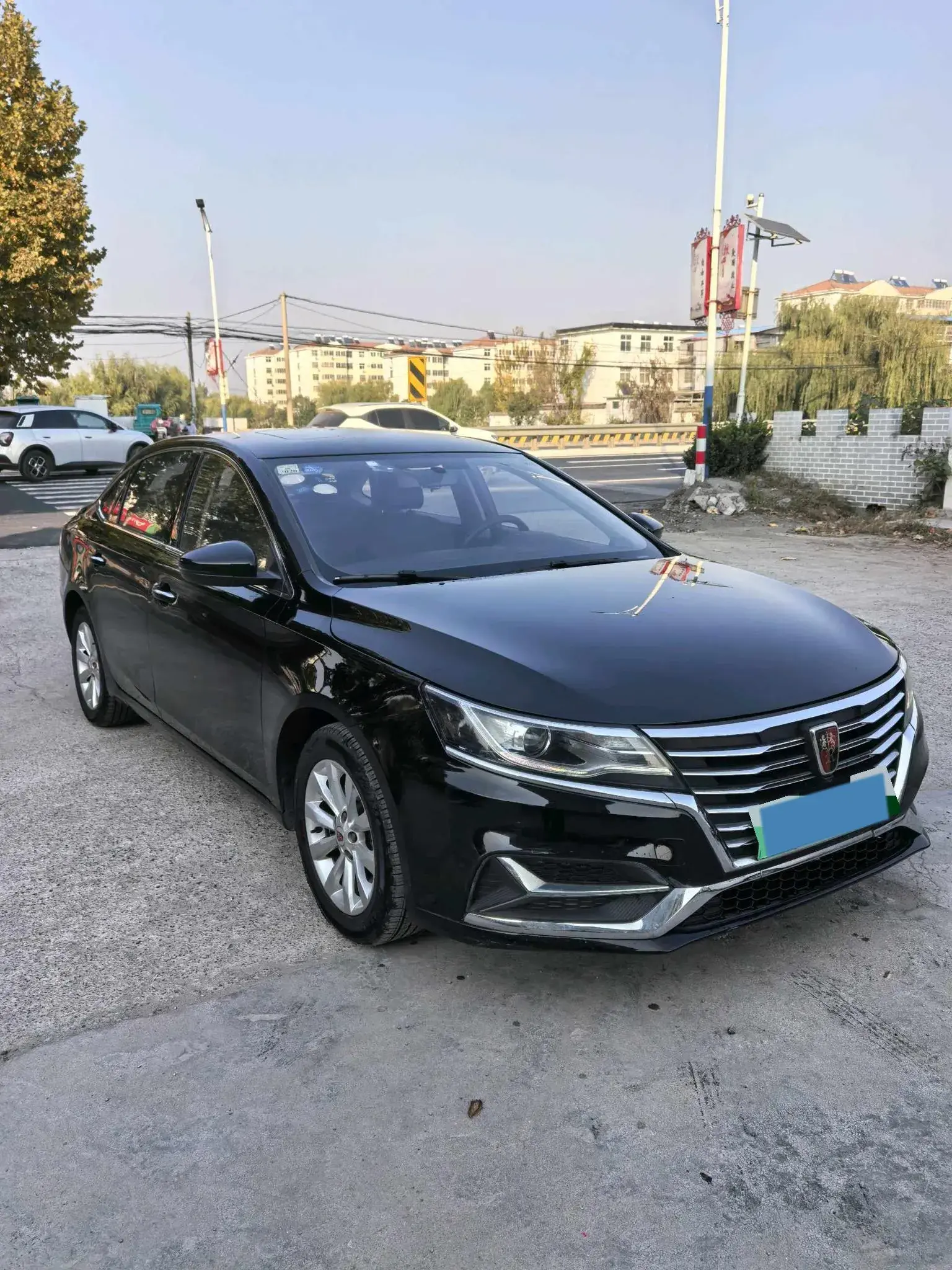 2017 ROEWE I6 thumbnail 2