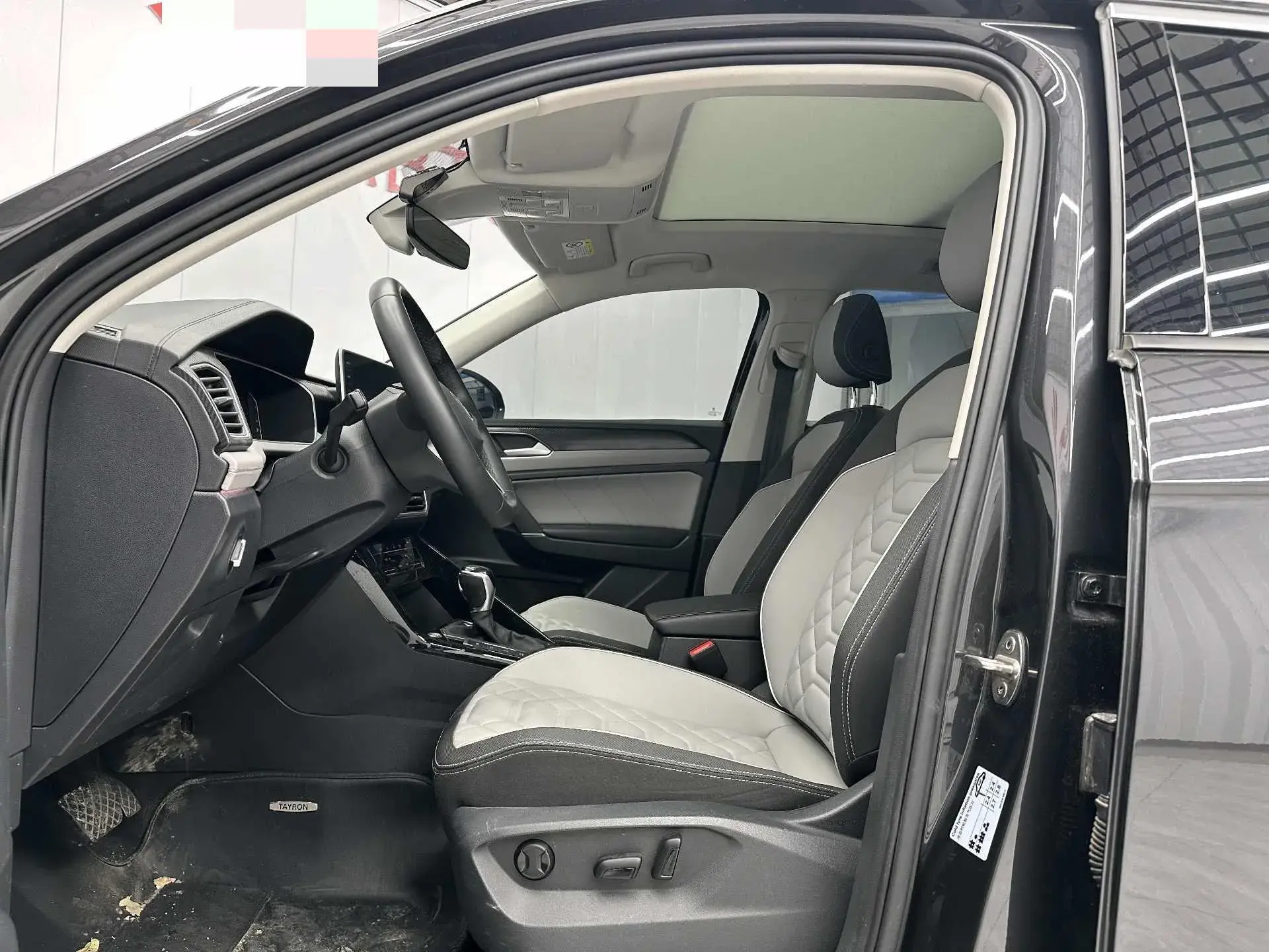 2023 VOLKSWAGEN TAYRON thumbnail 4