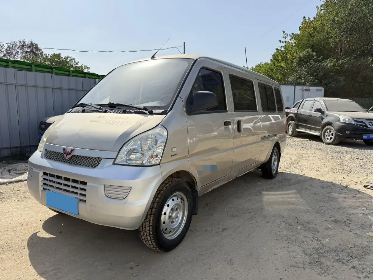 2017 WuLing RongGuang 1.2L 82HP L4 5MT