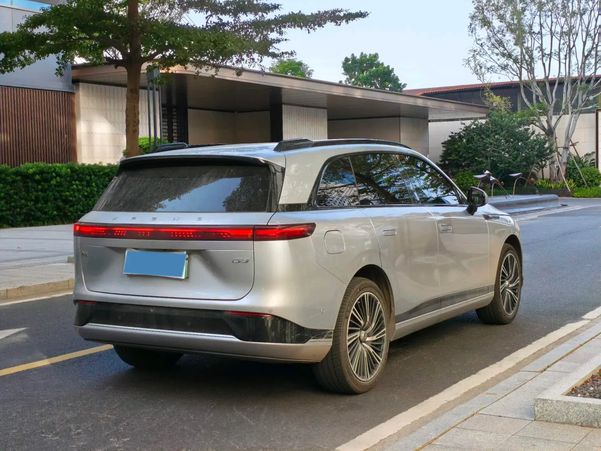 2024 XPENG G9 thumbnail 4