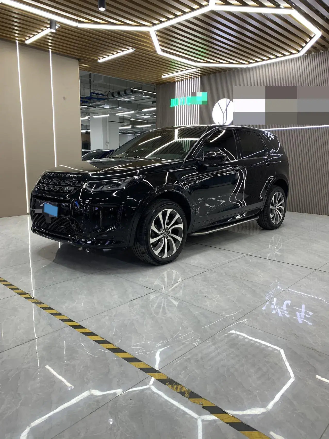 2022 LAND ROVER view 1