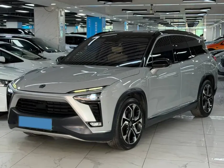 2020 NIO ES8 view 1