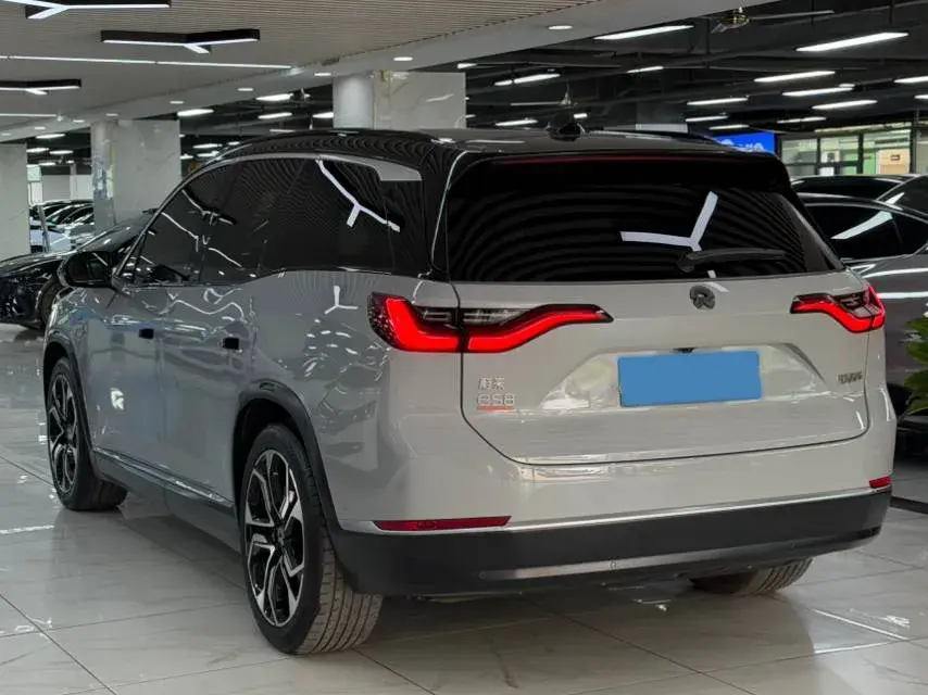 2020 NIO ES8 thumbnail 3