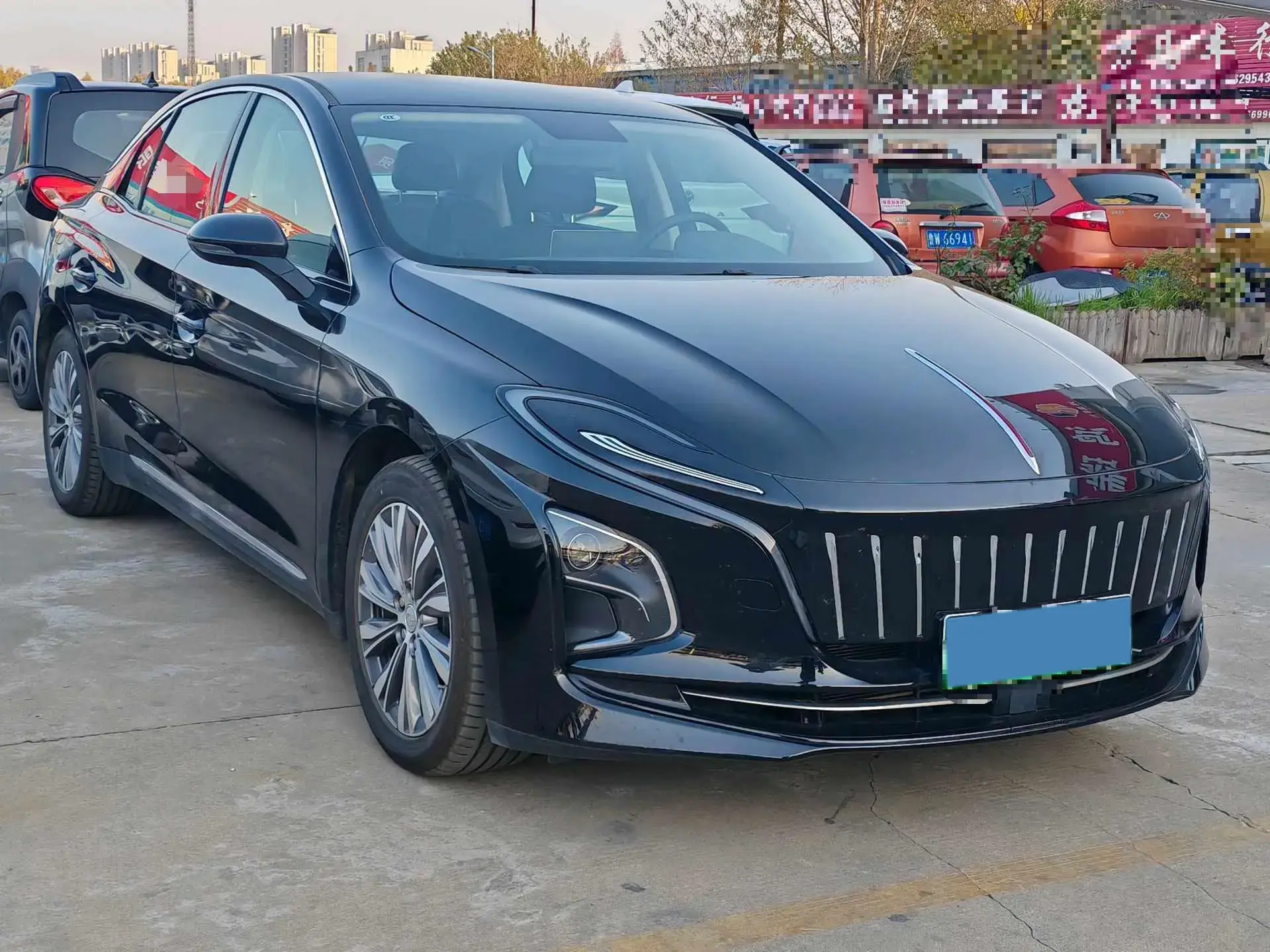 2023 HONGQI E-QM5 thumbnail 2