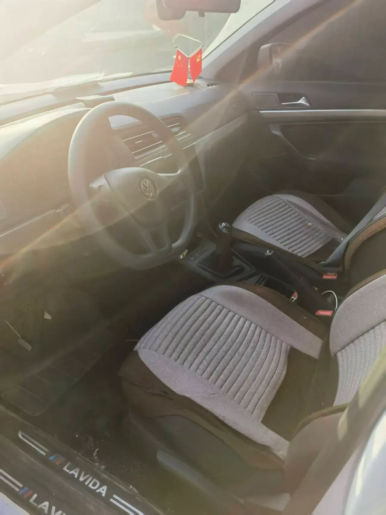 2019 VOLKSWAGEN LAVIDA thumbnail 2