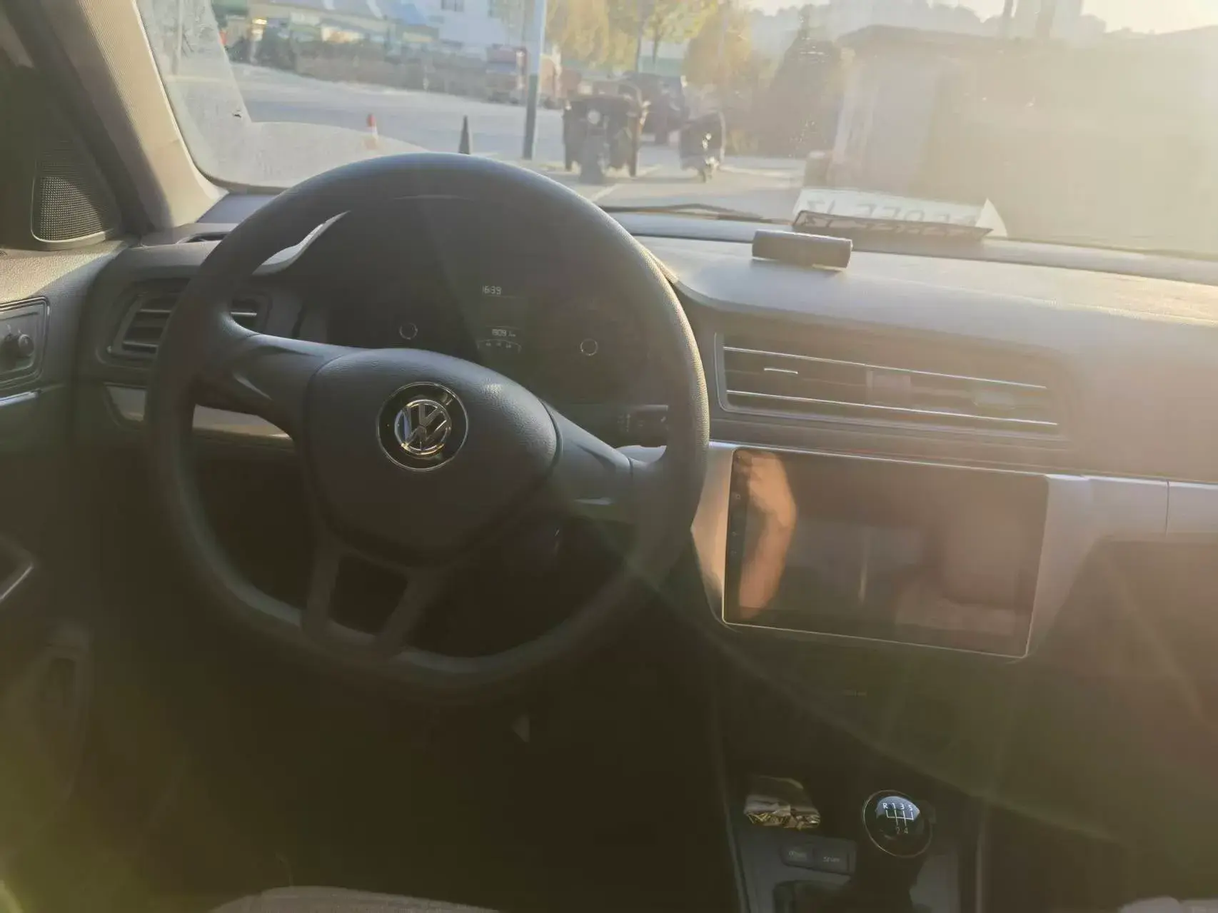 2019 VOLKSWAGEN LAVIDA thumbnail 3