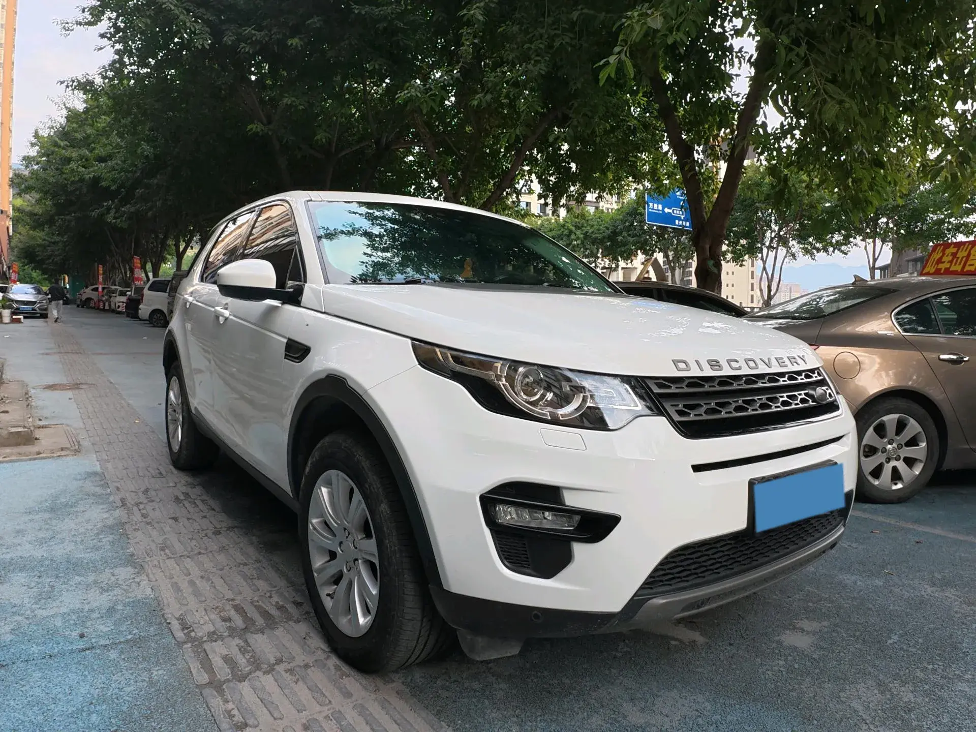 2018 LAND ROVER thumbnail 3