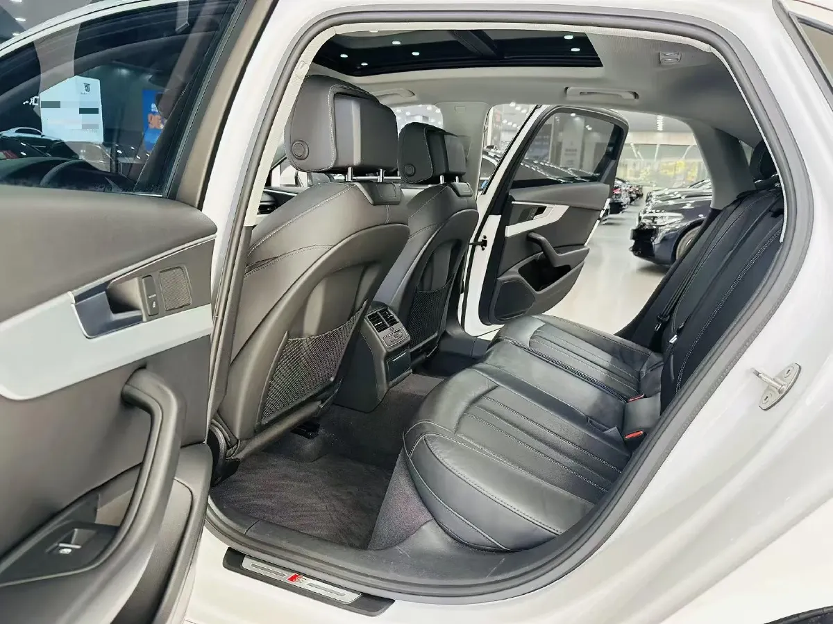 2020 Audi A4L 2.0T 190HP L4 7DCT,autocango,china used car exporter,china ev exporter,chinese used car exporter,chinese used ev exporter