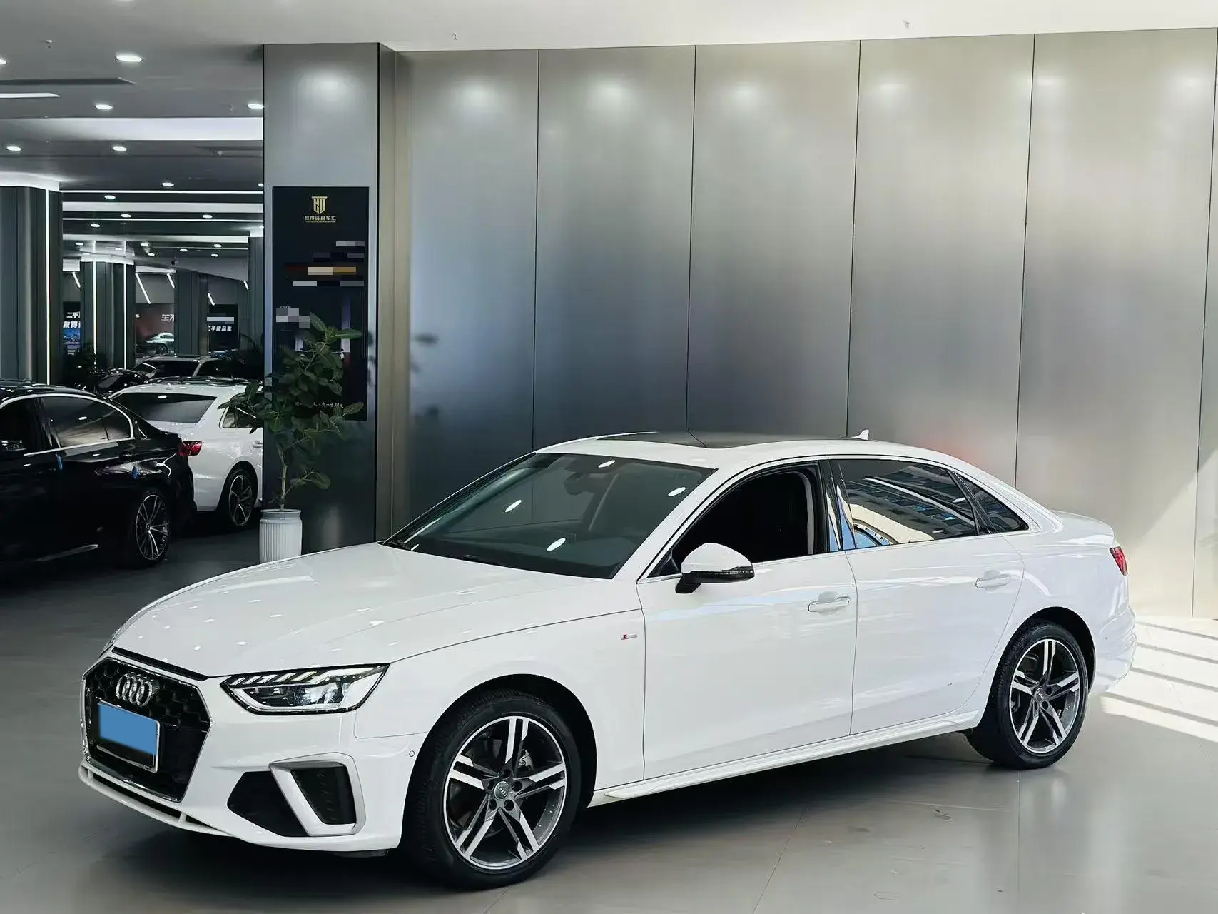 2020 AUDI A4L view 1