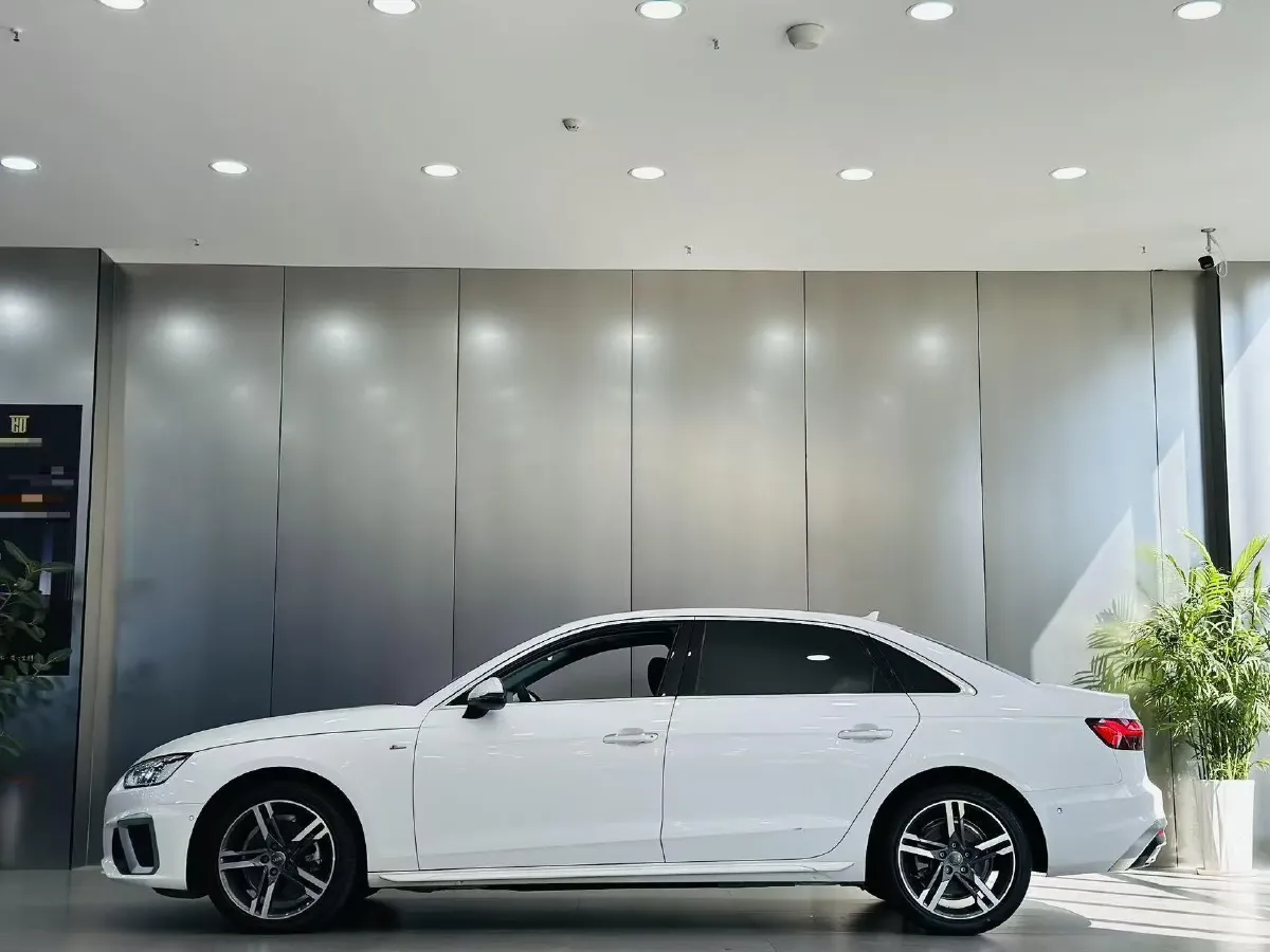 2020 Audi A4L 2.0T 190HP L4 7DCT,autocango,china used car exporter,china ev exporter,chinese used car exporter,chinese used ev exporter