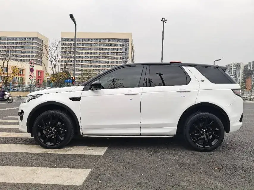 2019 LAND ROVER thumbnail 3