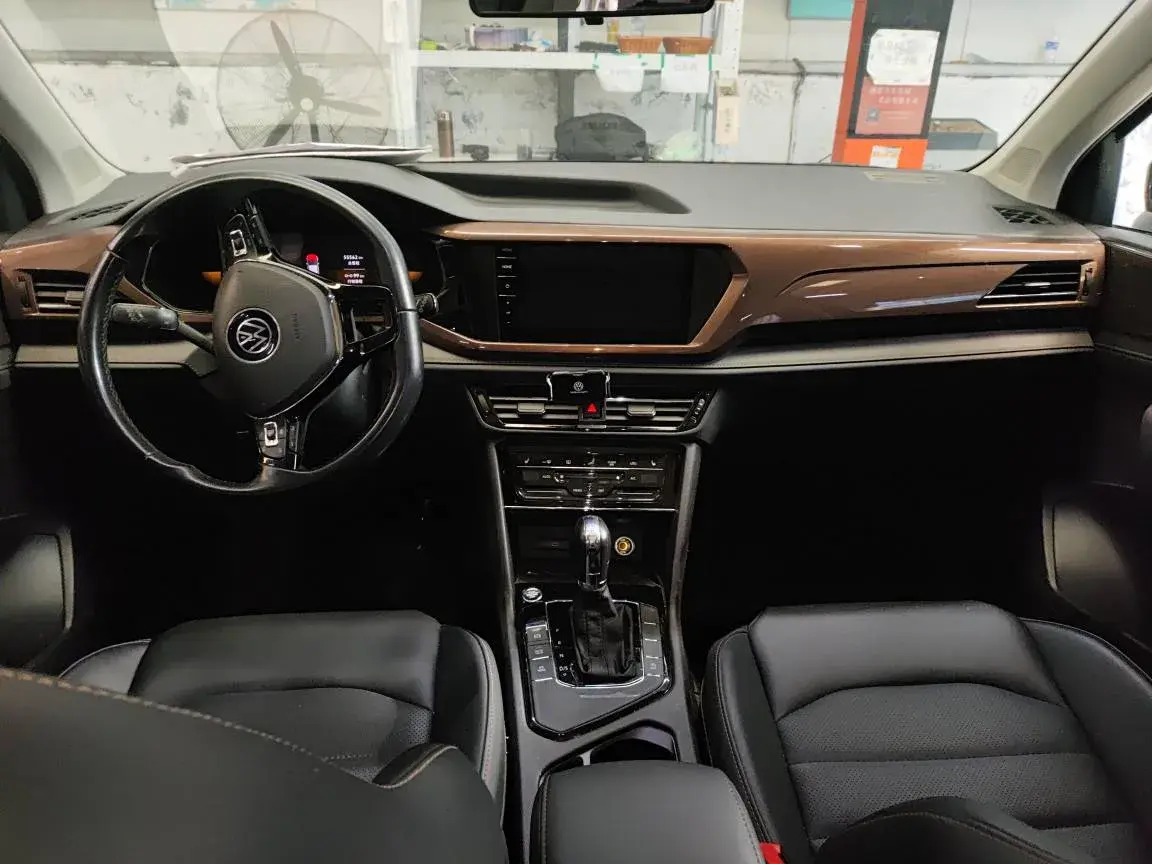 2021 VOLKSWAGEN THARU thumbnail 3